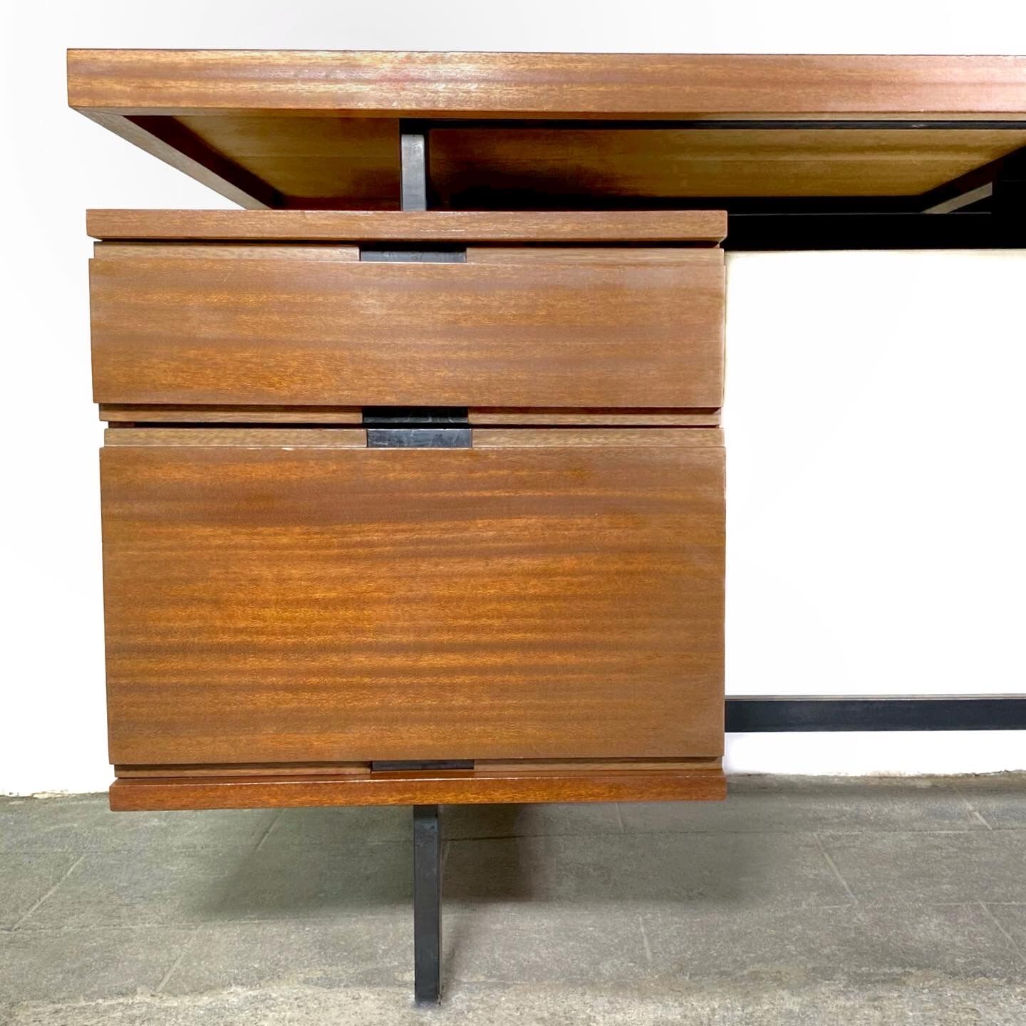 Bureau par Pierre Guariche, 1950