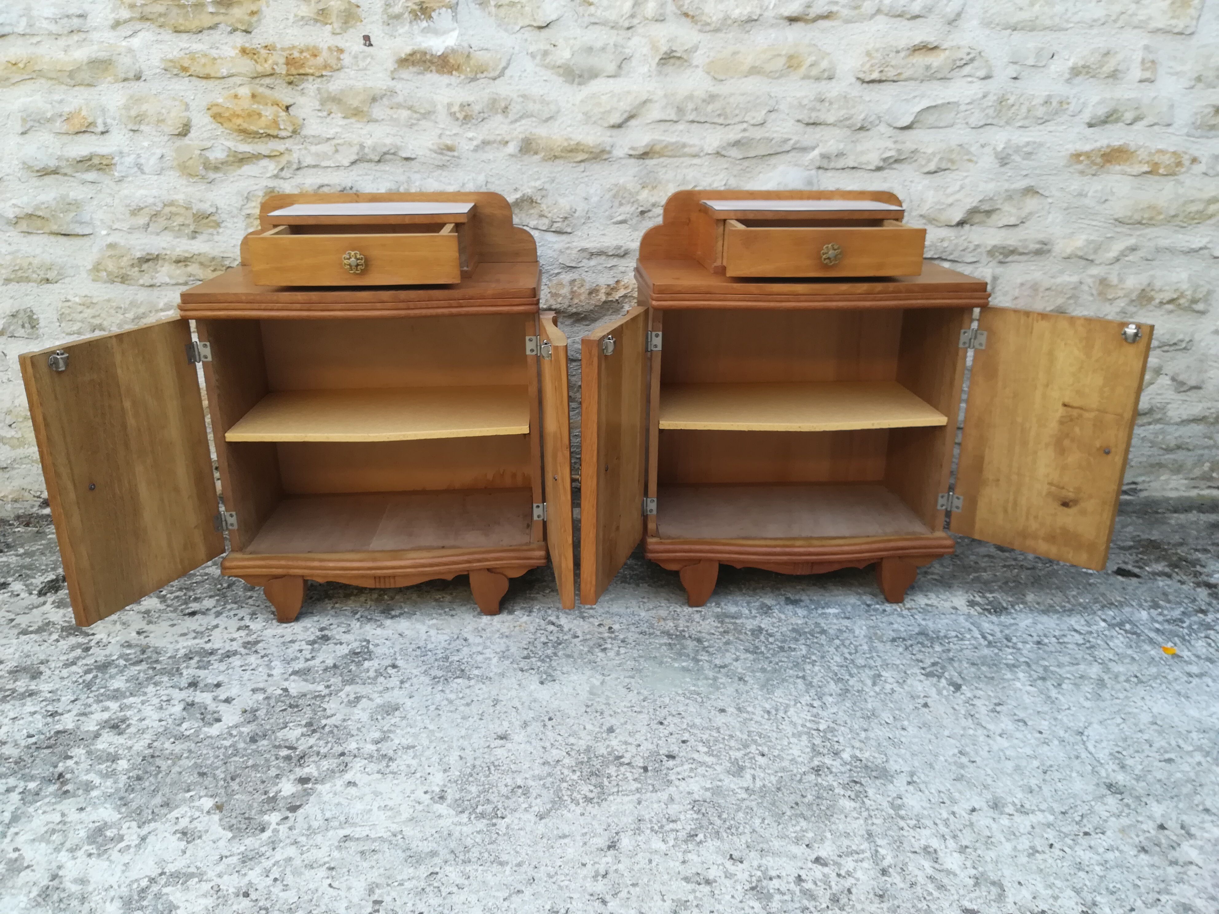 Massive chene and formica bedsides