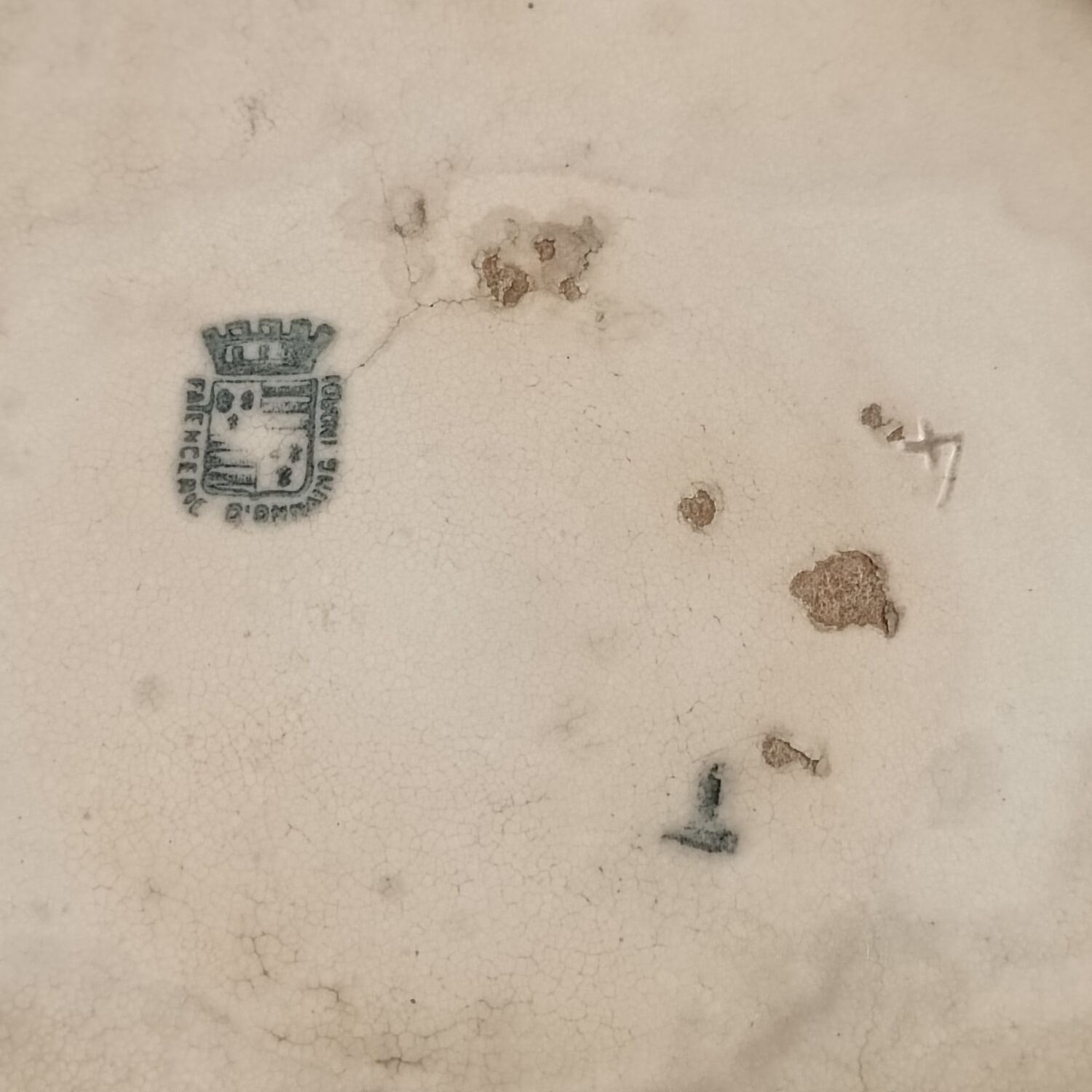 Round iron earth dish Onnaing