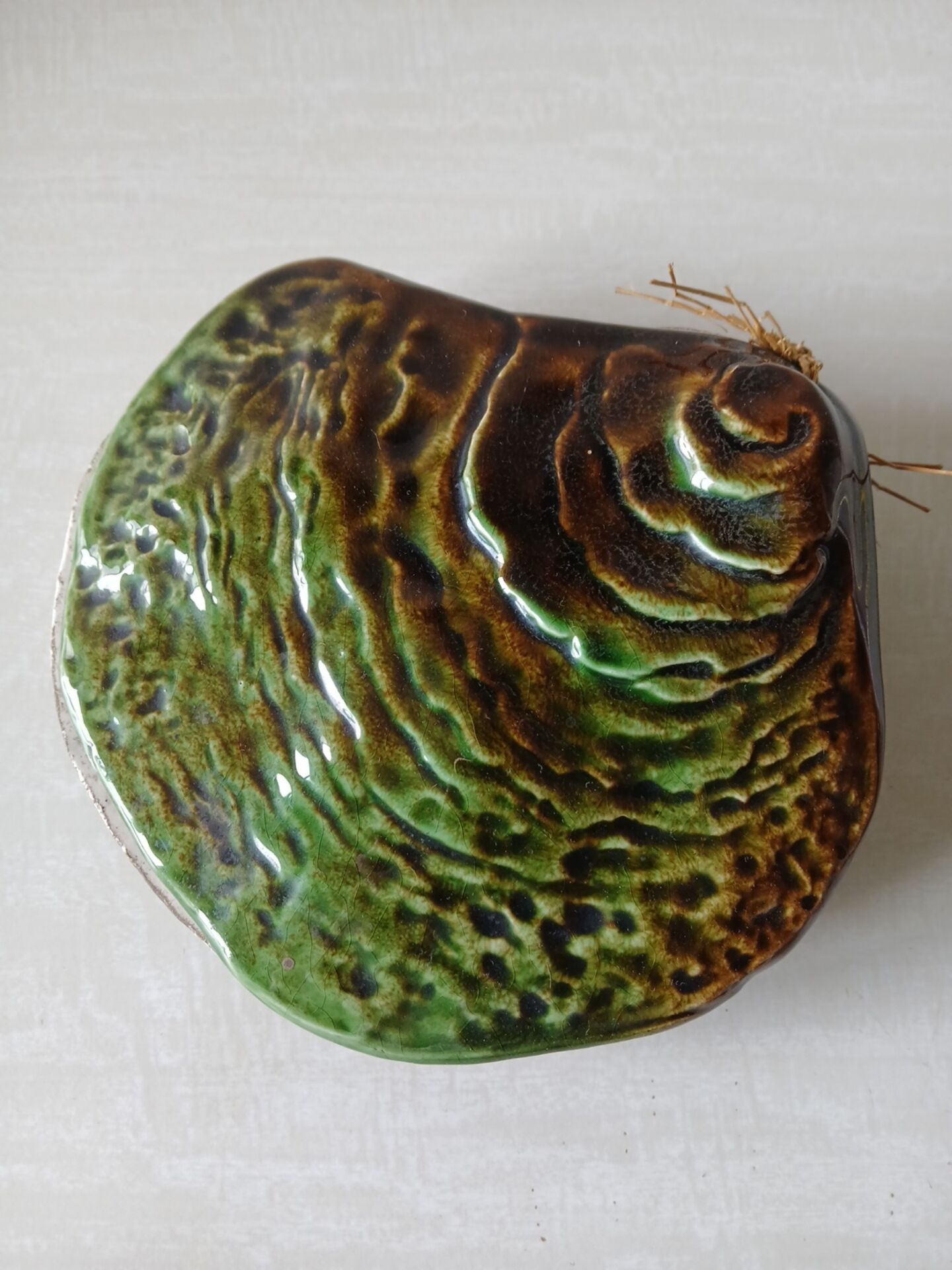 Shell-shaped ceramic dish with glaze signed Suzy Coste – vintage