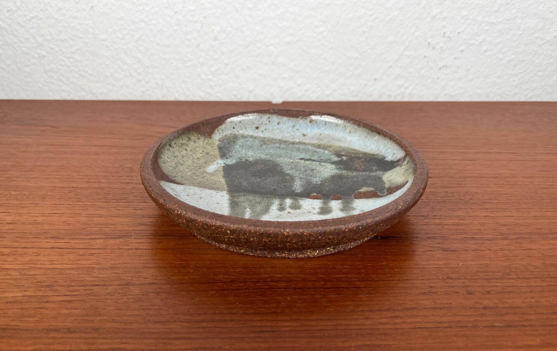 Danish studio pottery bowl from the mid-century by G.P., 1960s.