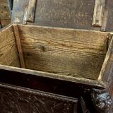 Small finely carved wooden chest, Renaissance style, 19th century, Tuscany