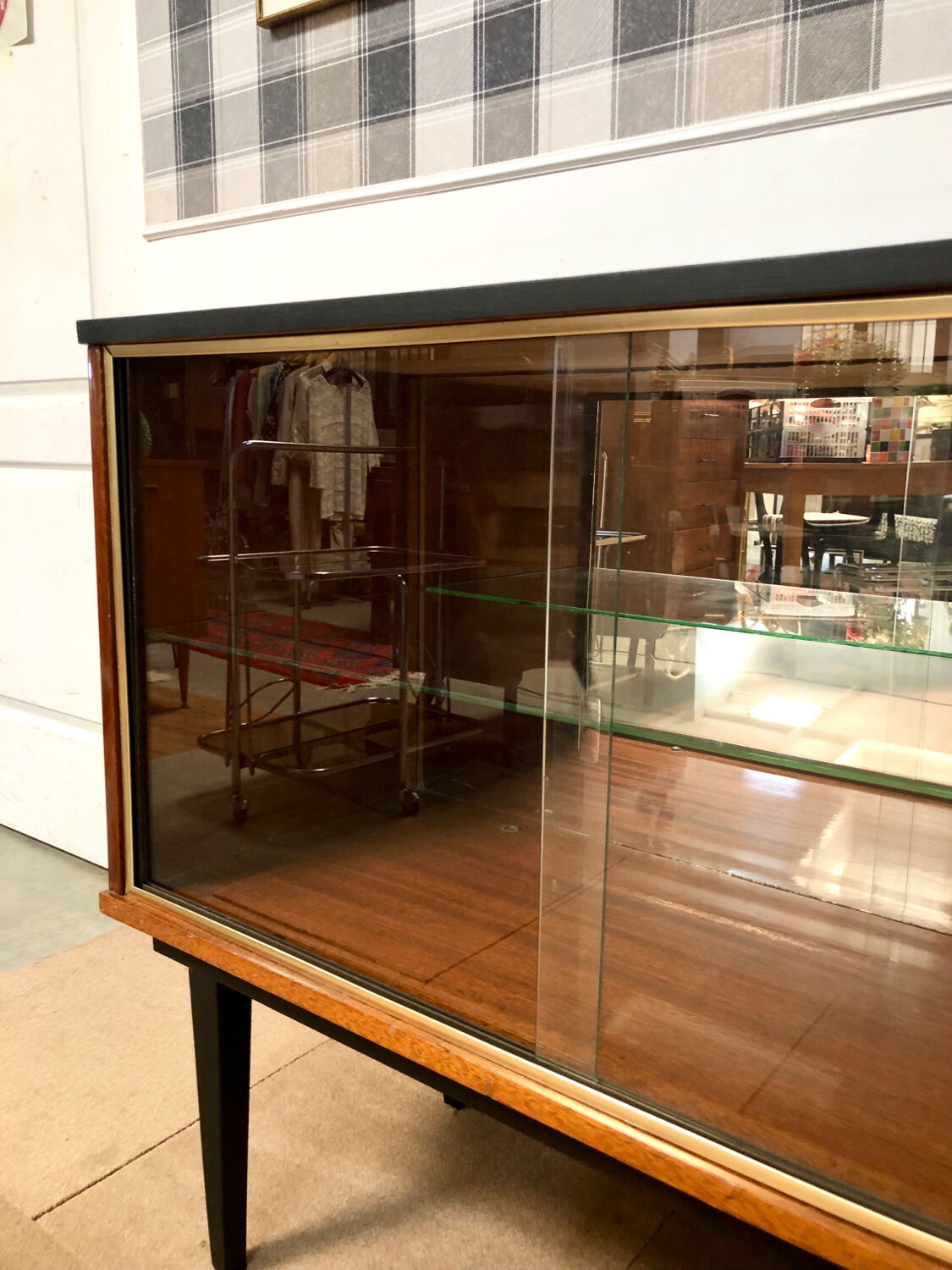 Vintage showcase row