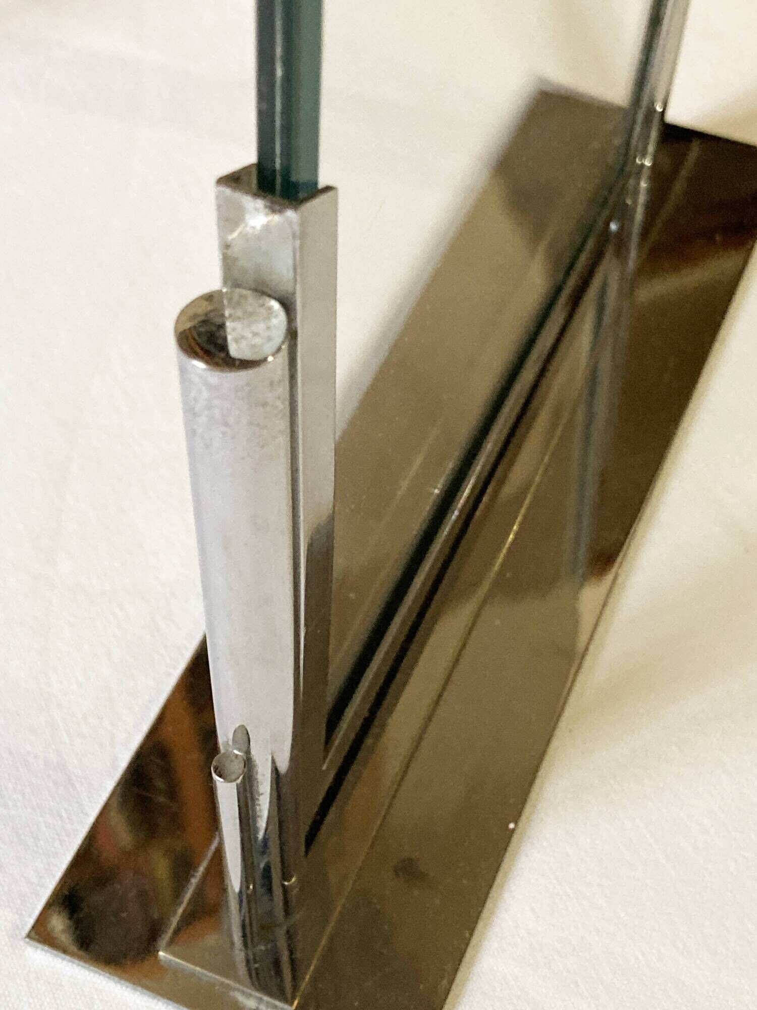 Duo of Art Deco photo frames in silver metal with beveled glass