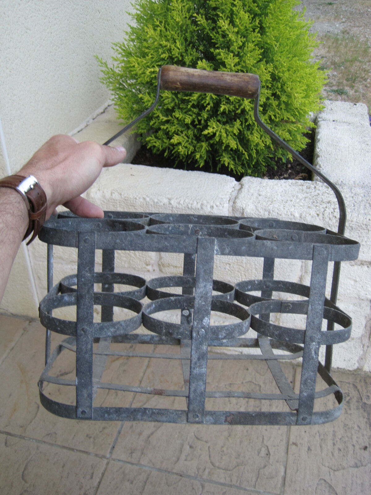 Zinc bottle holder and 6-compartment wooden handle