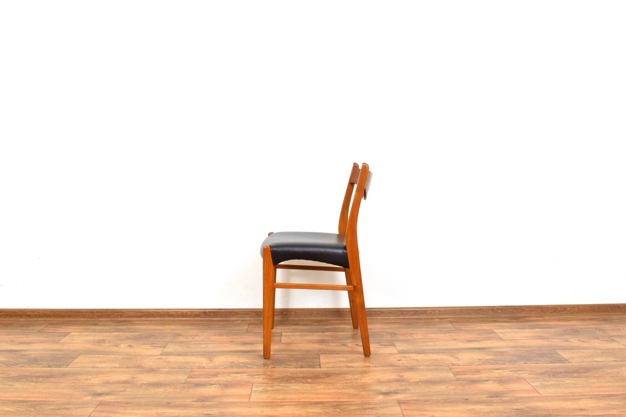 Mid-Century Danish Teak and Leather Dining Chairs by Arne Wahl Iversen for Glyngøre Stolefabrik, 196