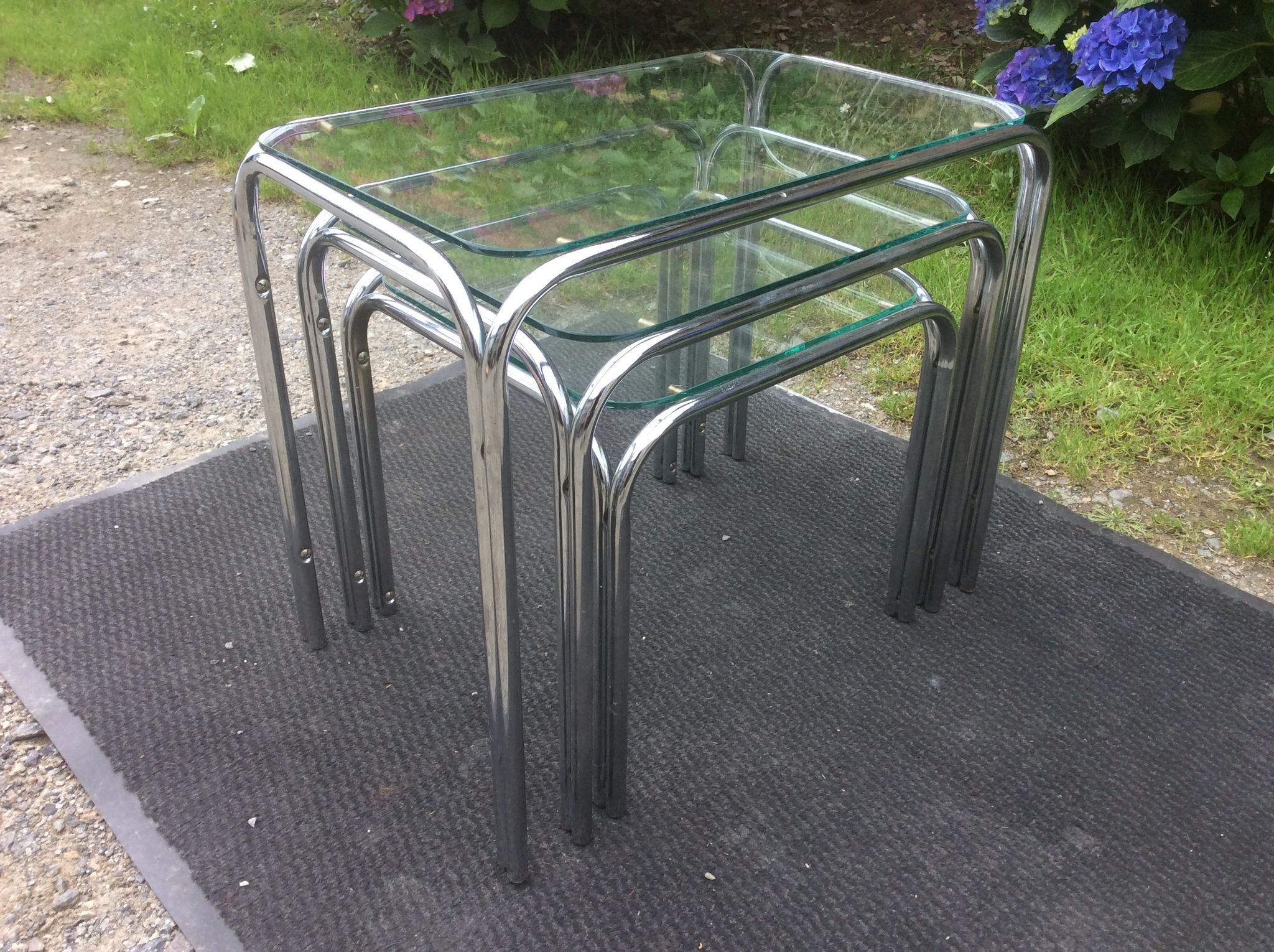 Vintage trundle tables in chrome tubular steel and glass