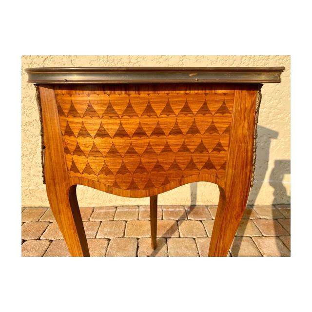 Table form heart in style Louis XV marquetry