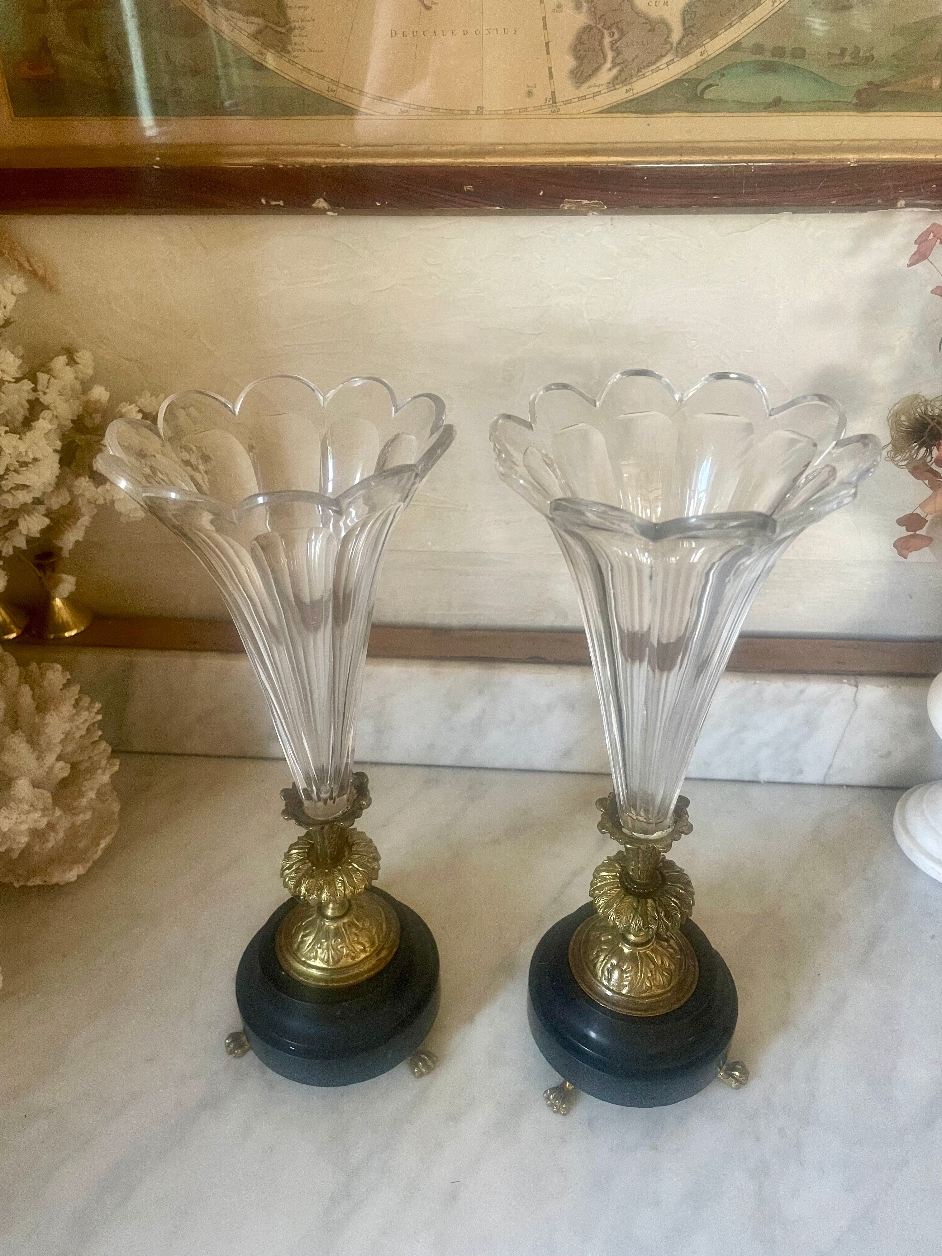Paire de vases cornets cristal, onyx et bronze