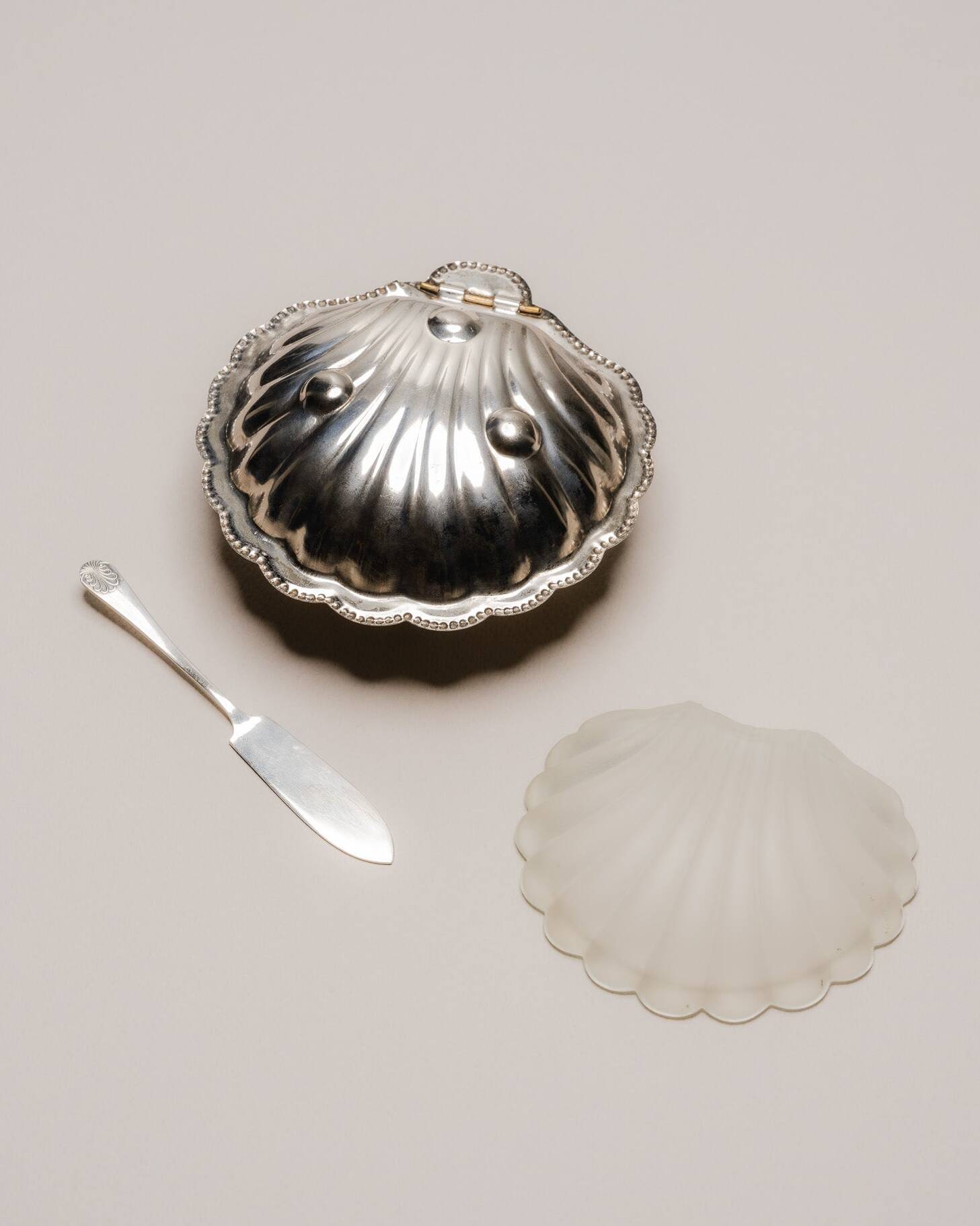 Silver-plated metal shell butter dish, 1970s