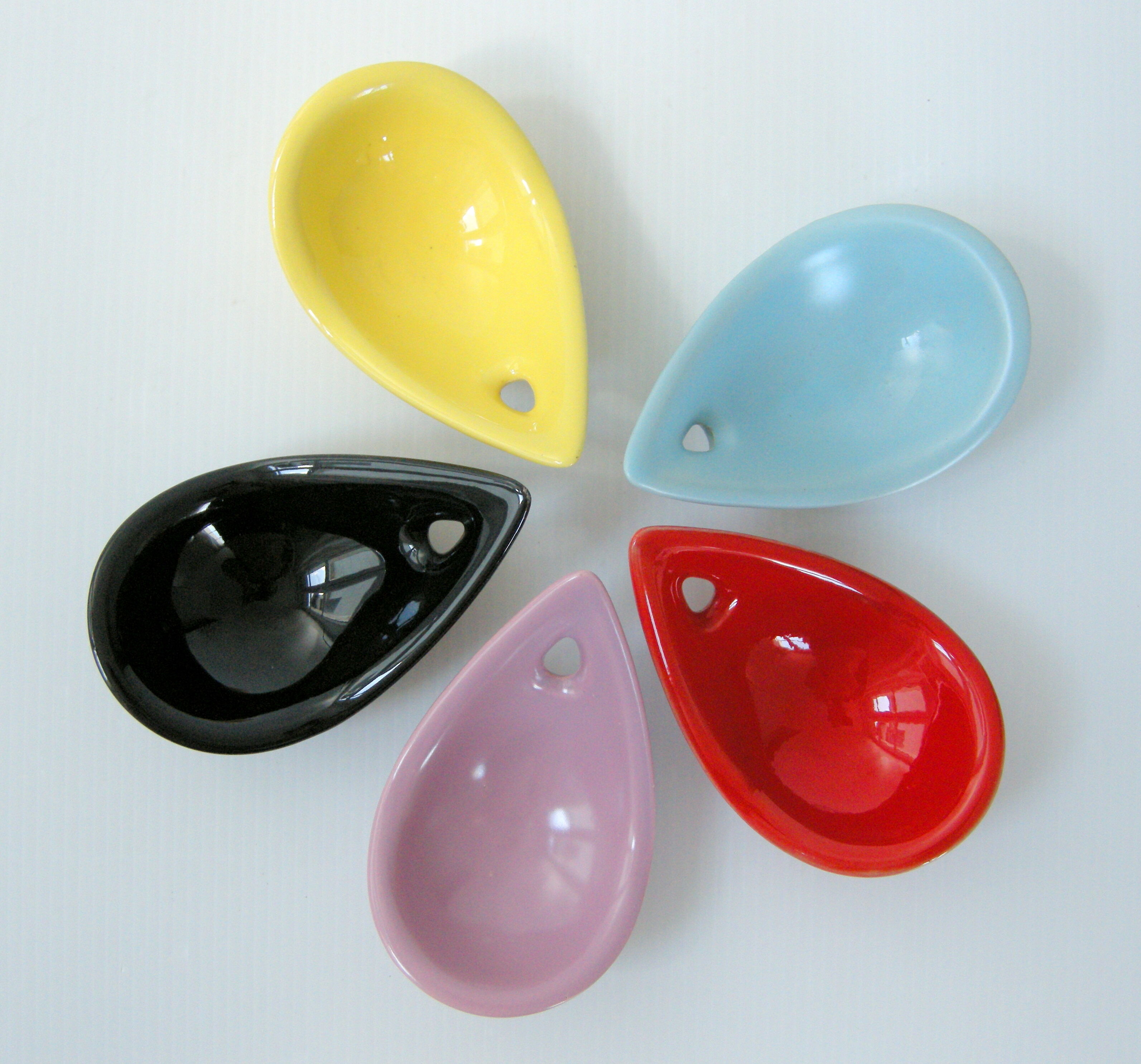 Vintage ashtray 1950 ceramic tripod