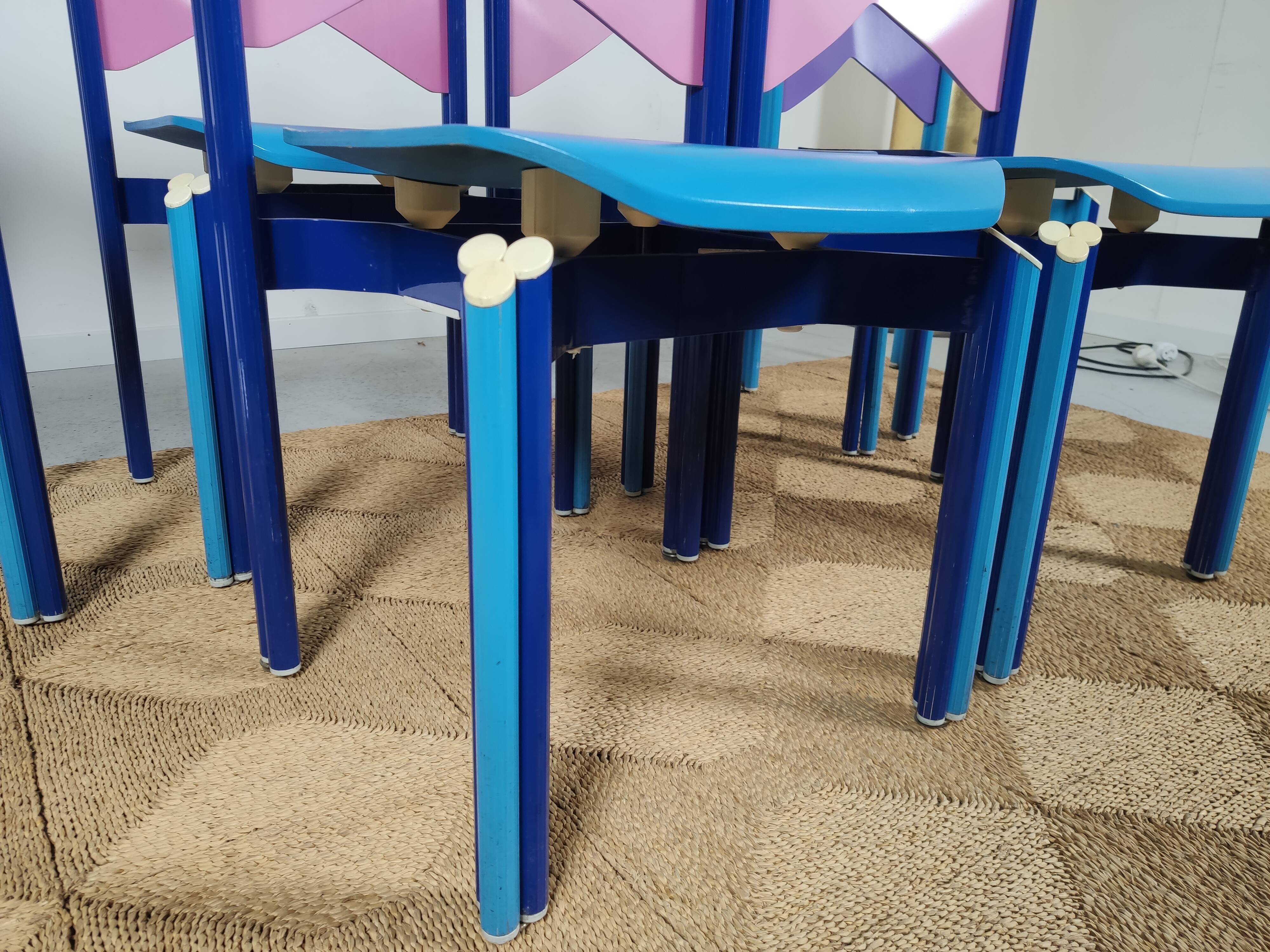 set 6 multicolored chairs 80s