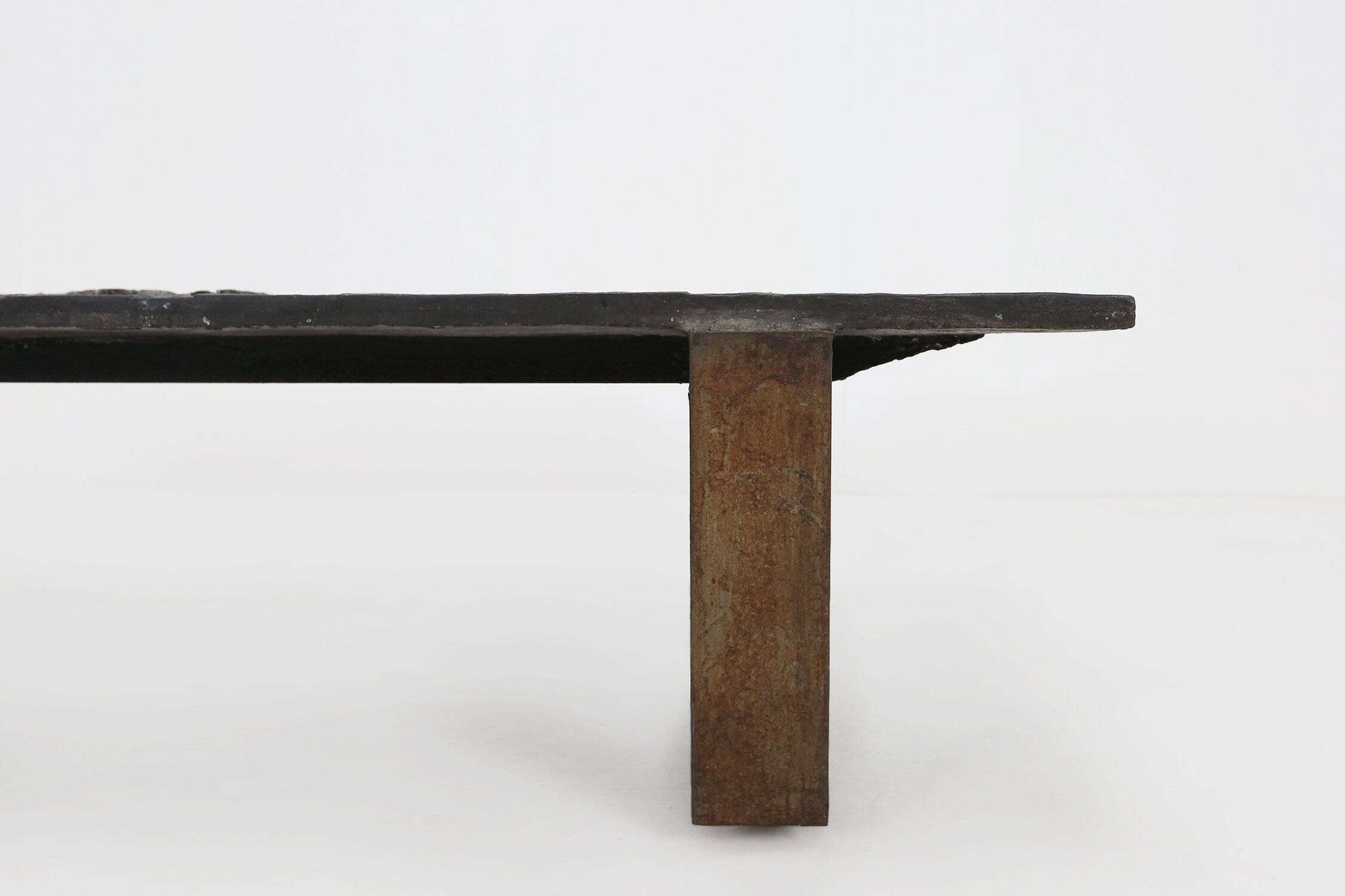 Table basse brutaliste signée à la main par Pia Manu, années 1960