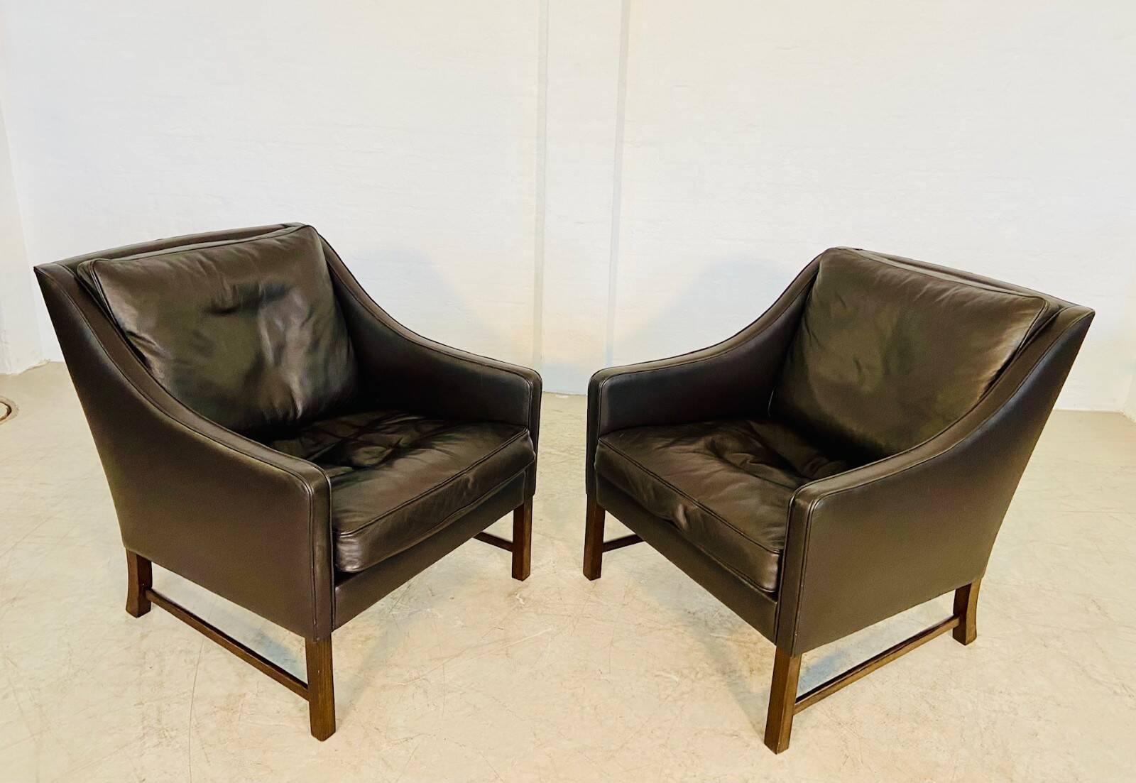 Fauteuils en cuir et palissandre de Fredrik Kayser des années 50 – cuir marron