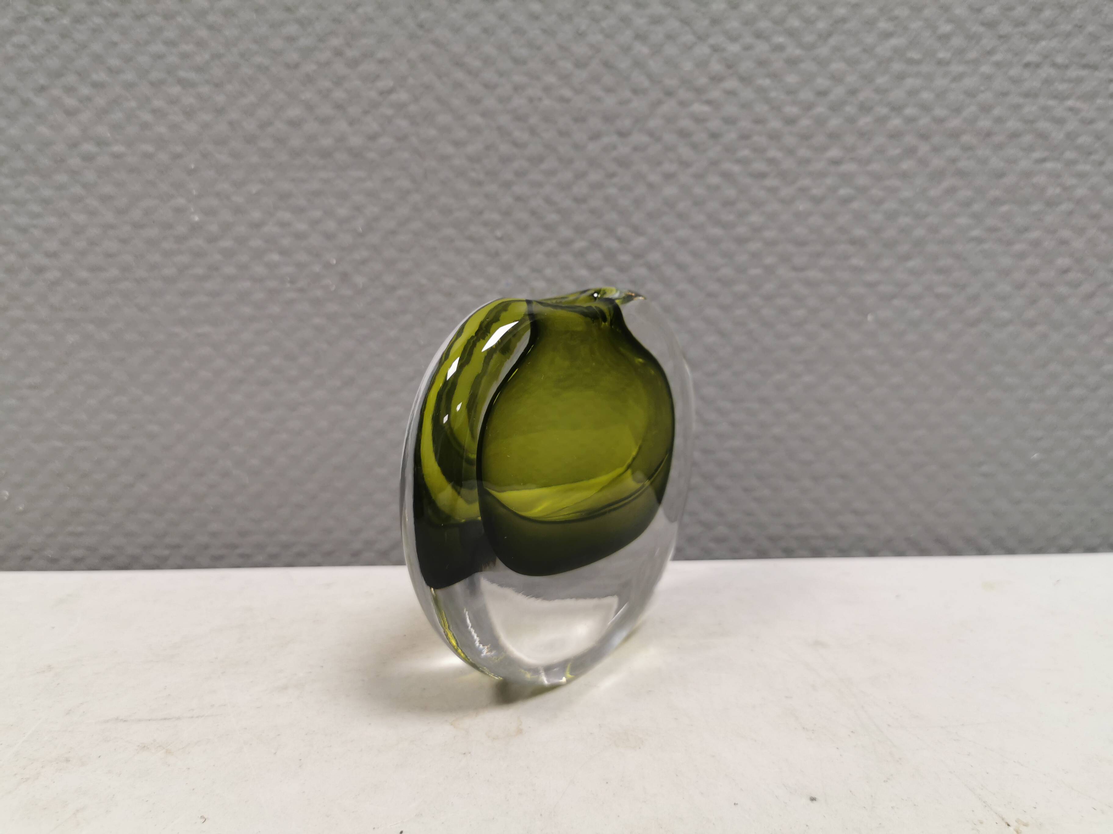 An exceptionally beautiful vase crafted using the ‘Sommerso’ technique.