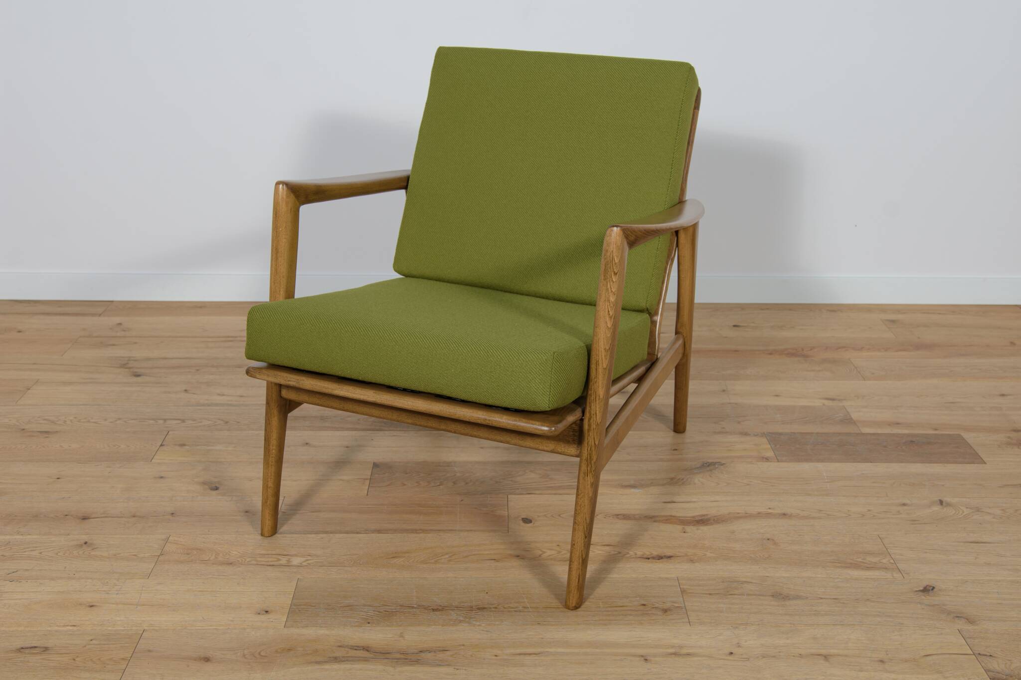 Model 300-139 Armchair from Swarzędz Factory, 1960s