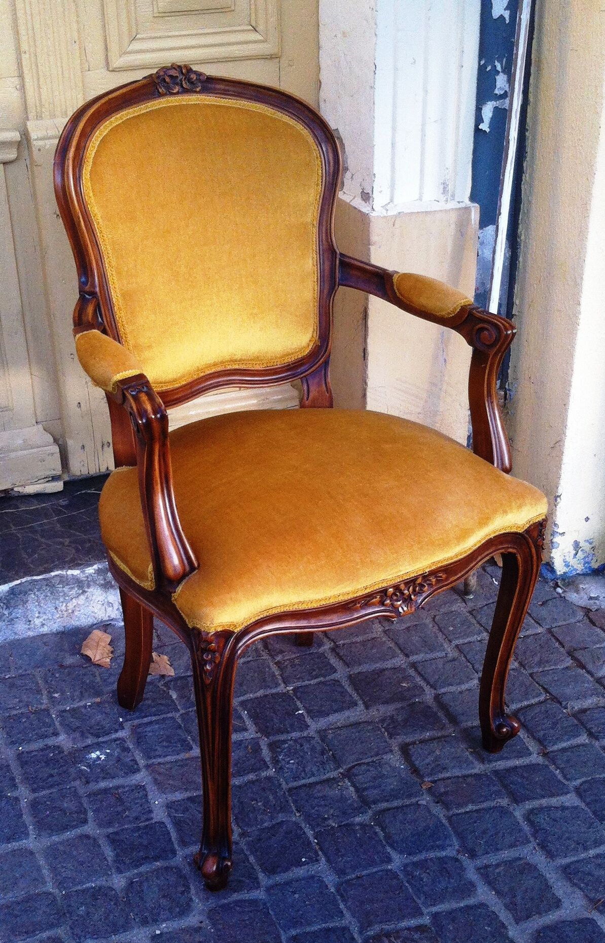 Fauteuil cabriolet style Louis XV