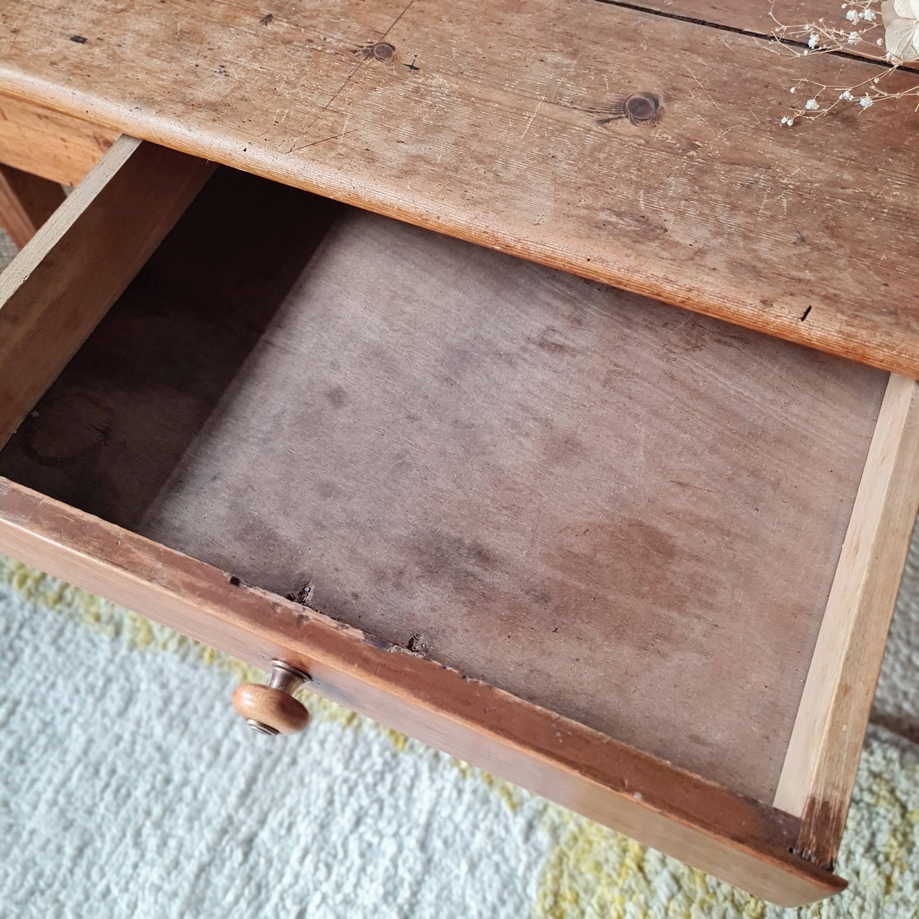 Low farmhouse table with drawer - L100