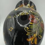 Black vase M/V floral patterns
