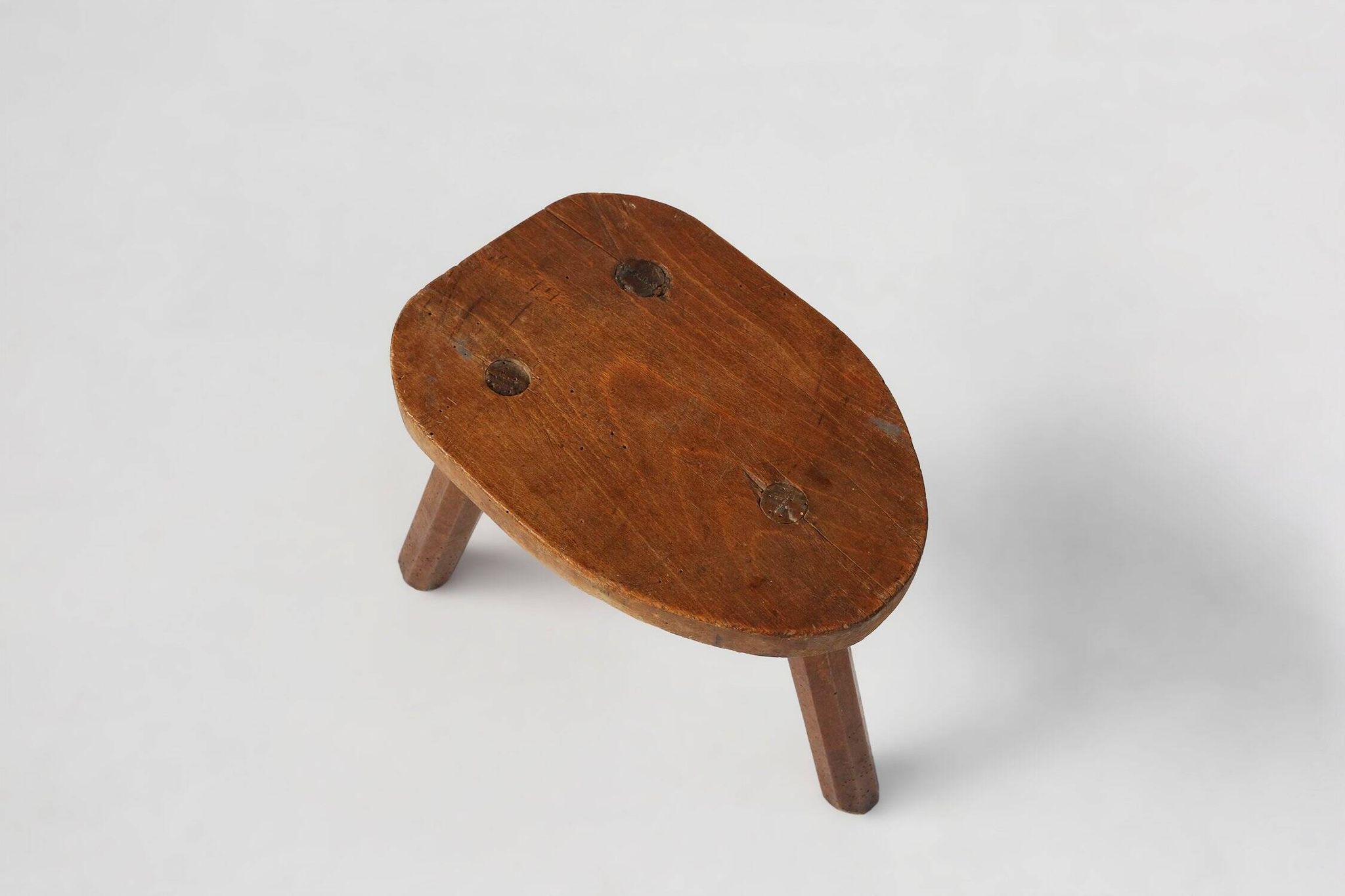 Tabouret en bois rustique sur trépied, France années 1920