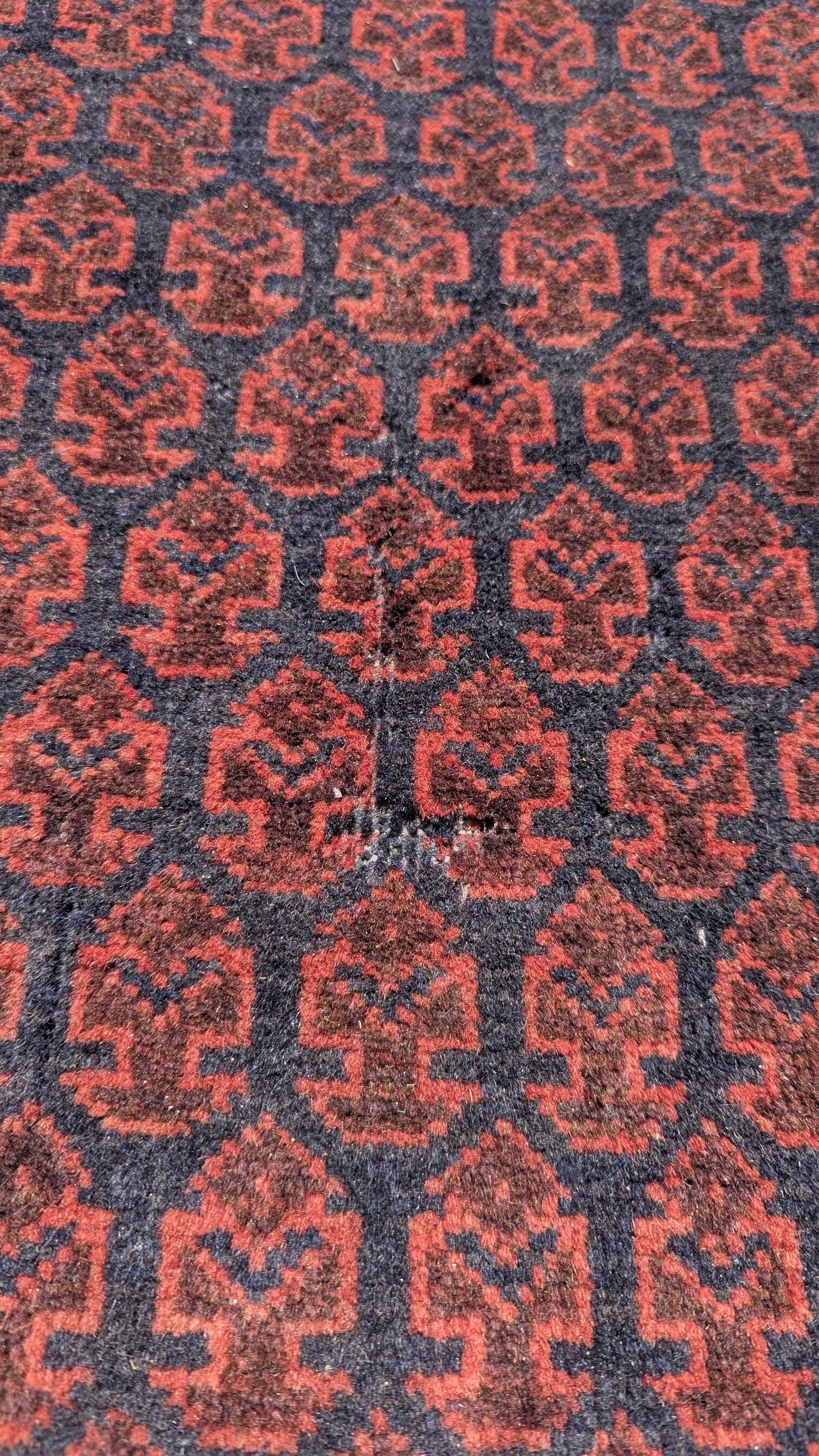 Ancient prayer rug made of hand-knotted wool – Turkmen / Balouch style
