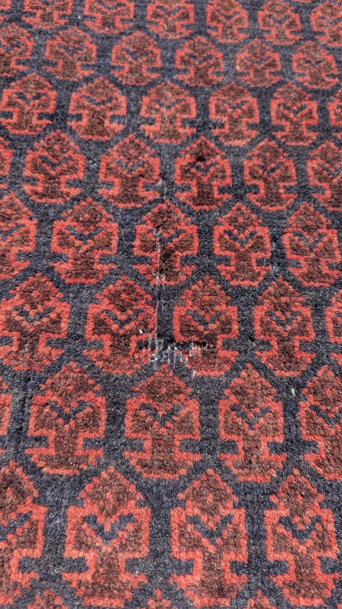 Ancient prayer rug made of hand-knotted wool – Turkmen / Balouch style