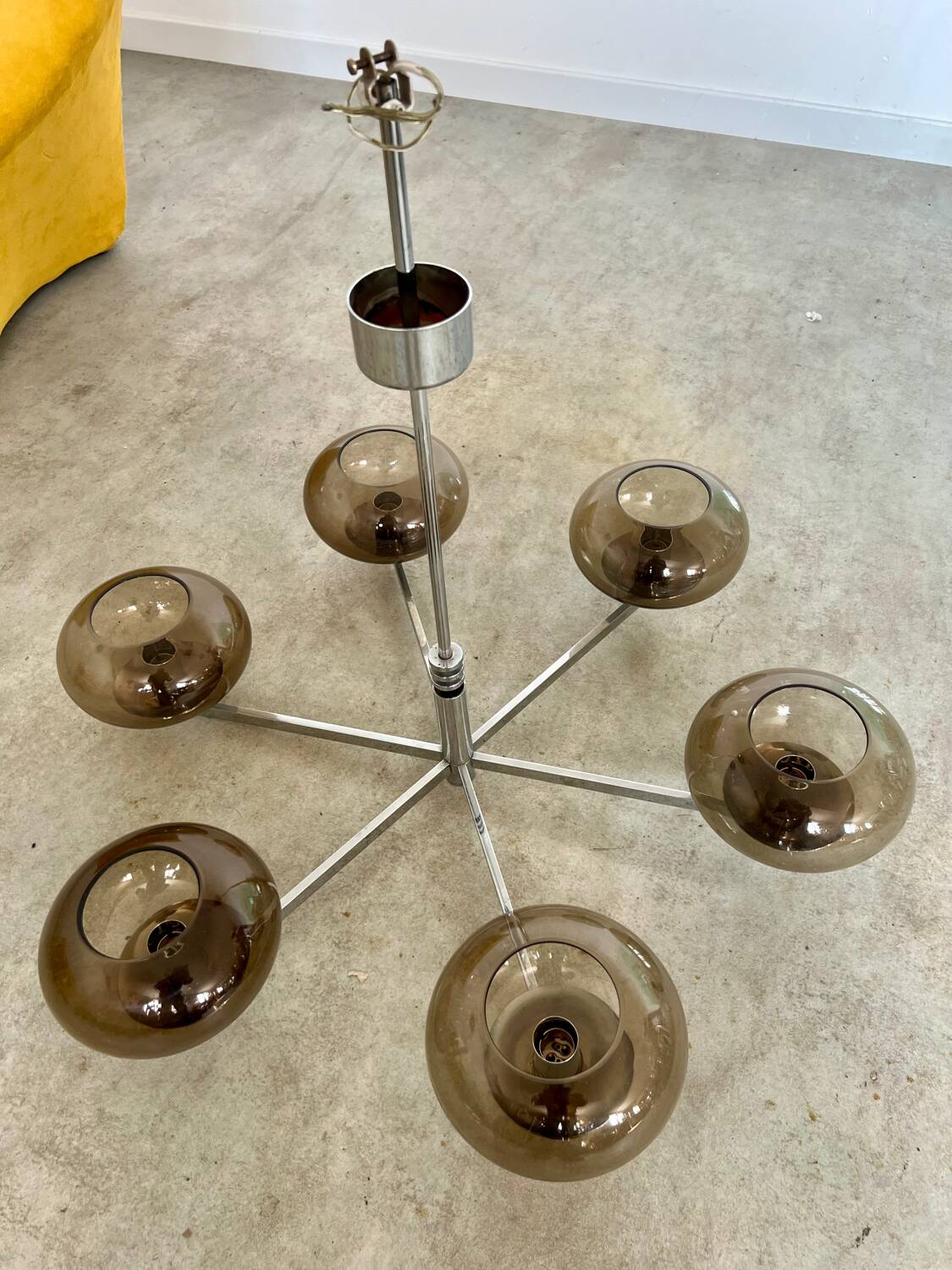 Old 6-light chandelier designed by Sciolari in chrome metal and smoked glass, 70s vintage
