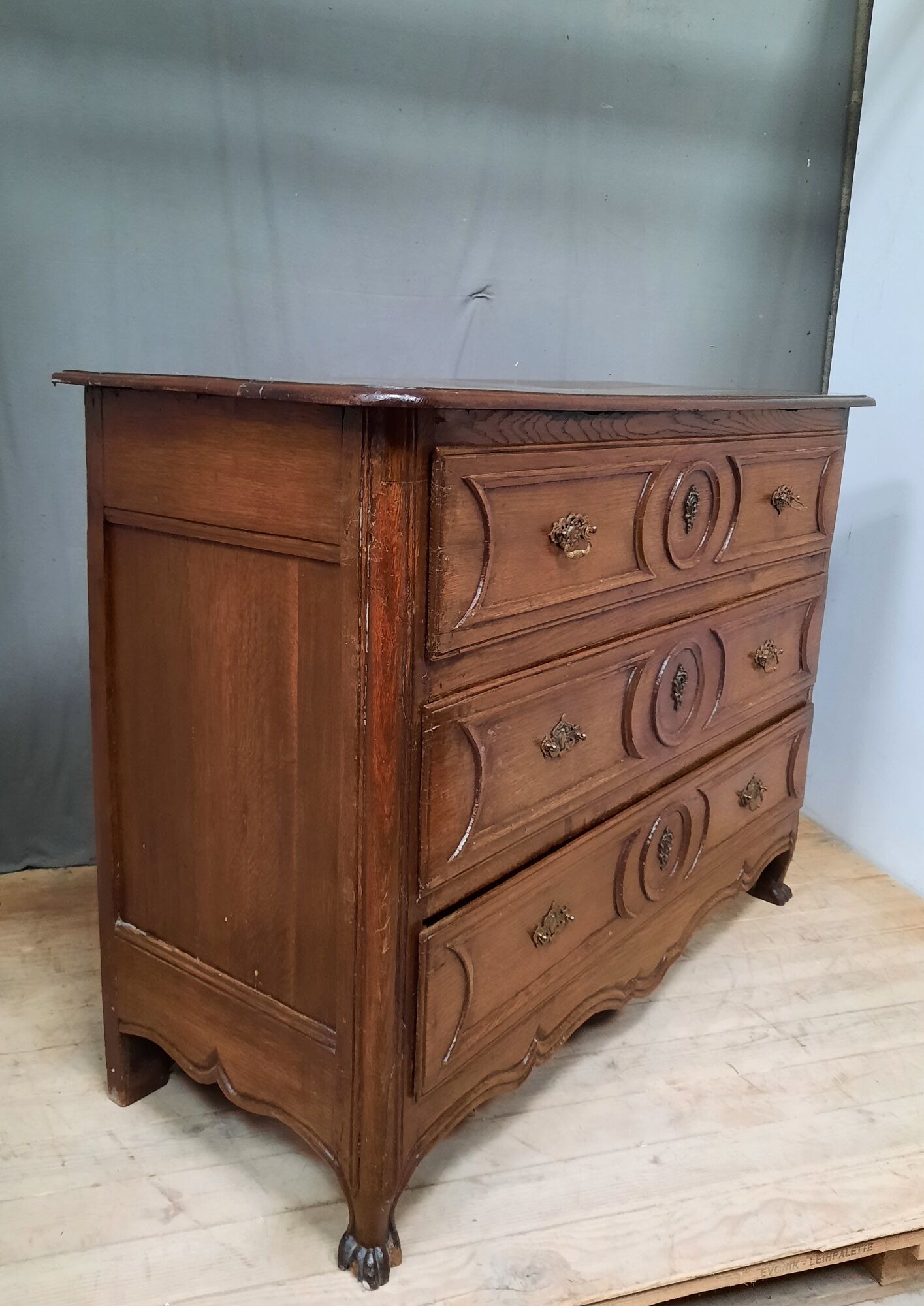Chest of drawers in solid chene of the eighteenth sawcum