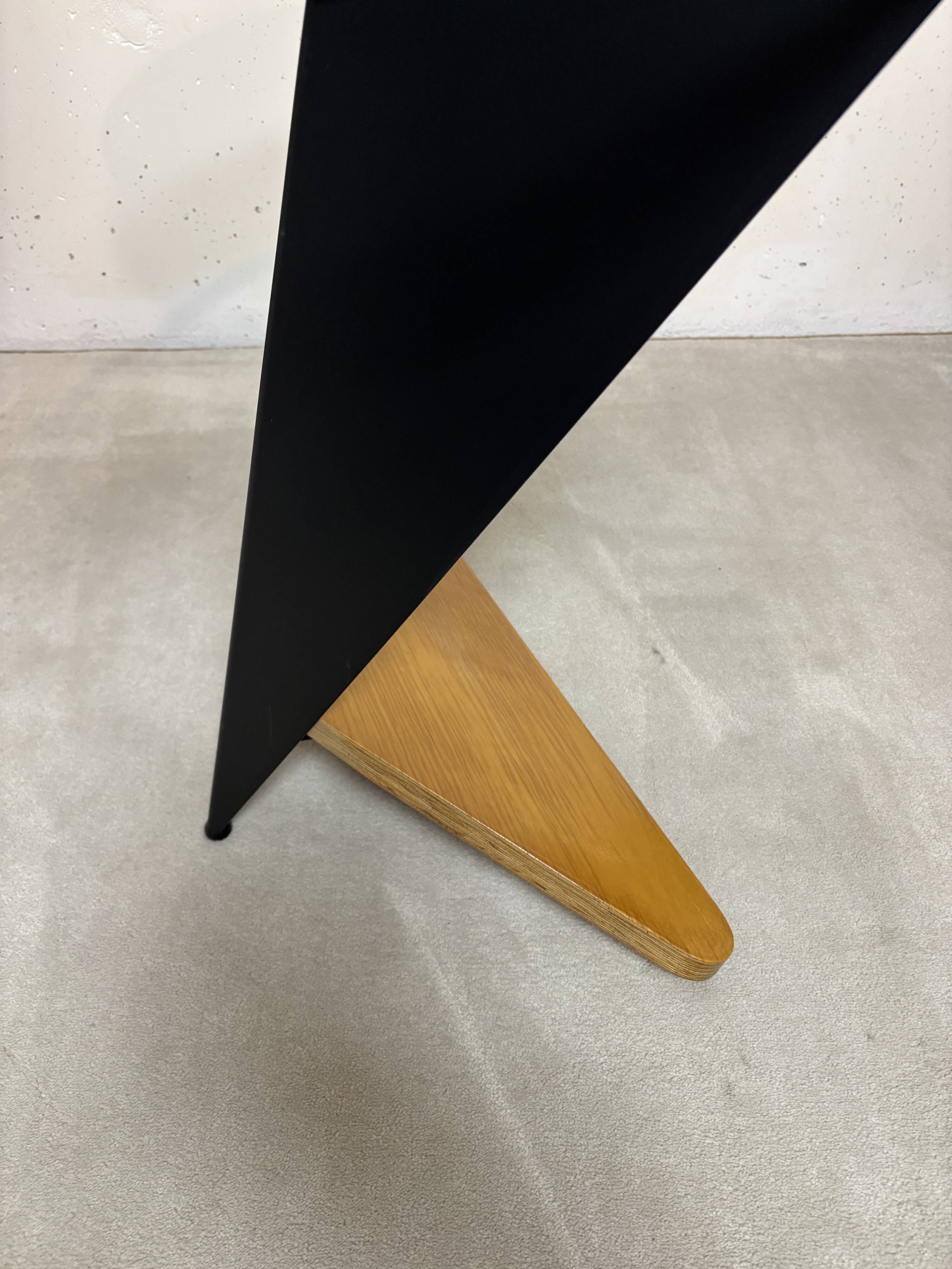 Viki pedestal table, Bruni Brunati and Carlo Zerbar, Naos 1988