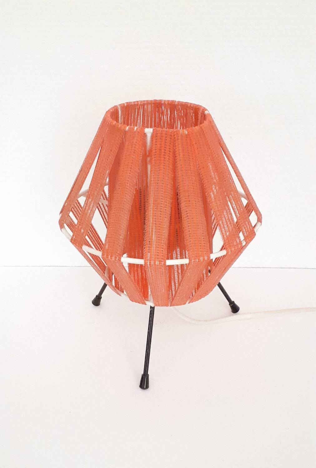 Tripod lamp in metal and red acrylic ribbon, 1950s-1960s