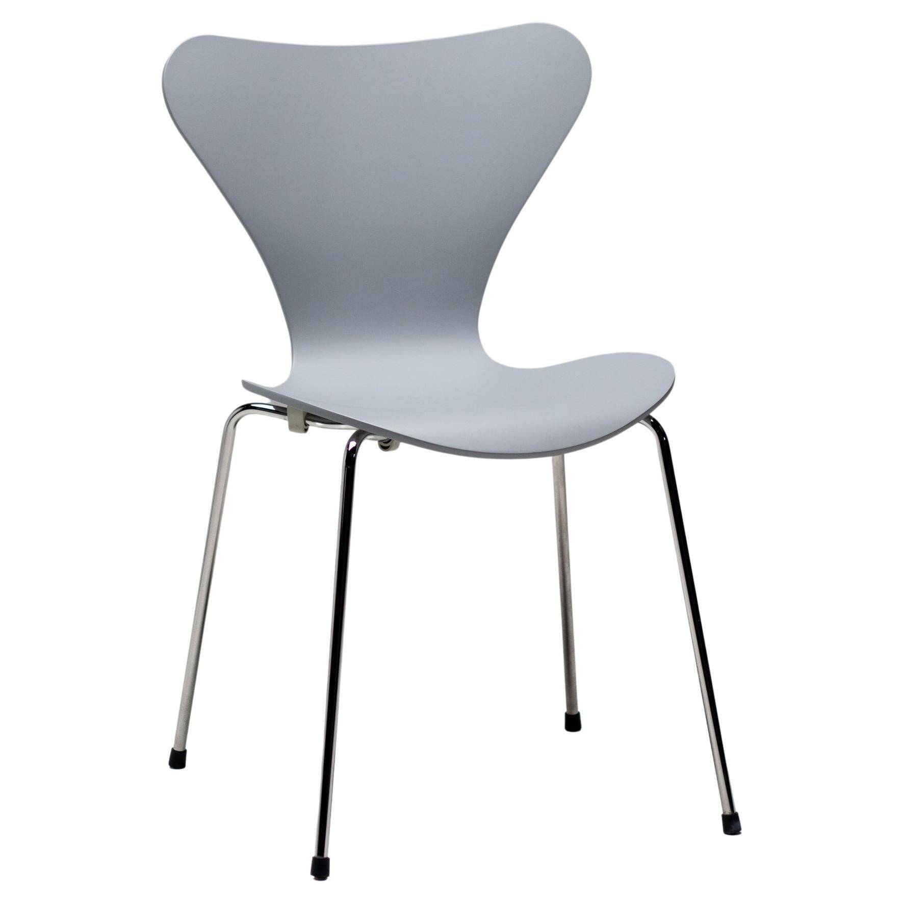Chaise Arne Jacobsen Série 7 signée par Maarten Baas en édition limitée