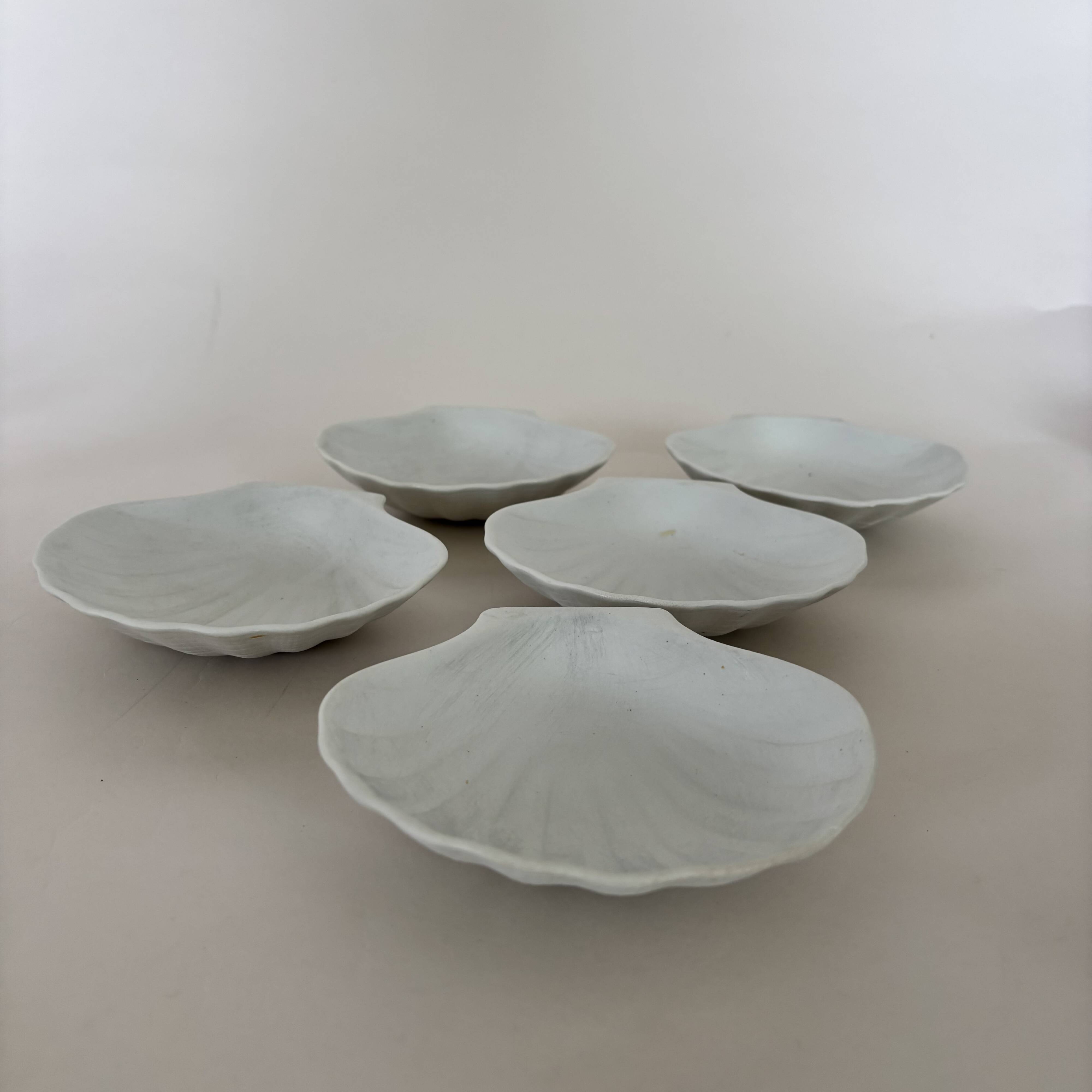 Set of 5 shell bowls