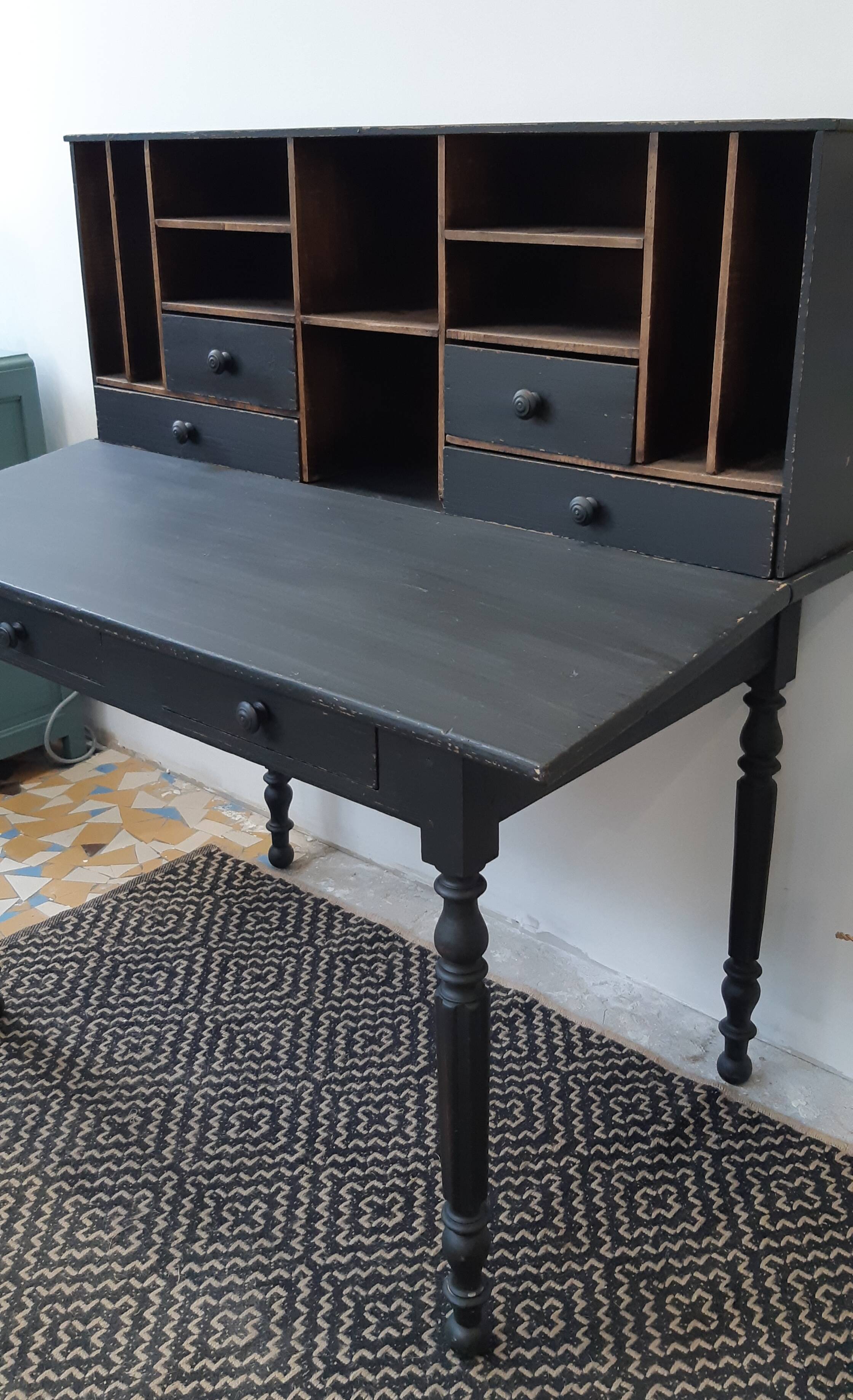 Black & wood desk