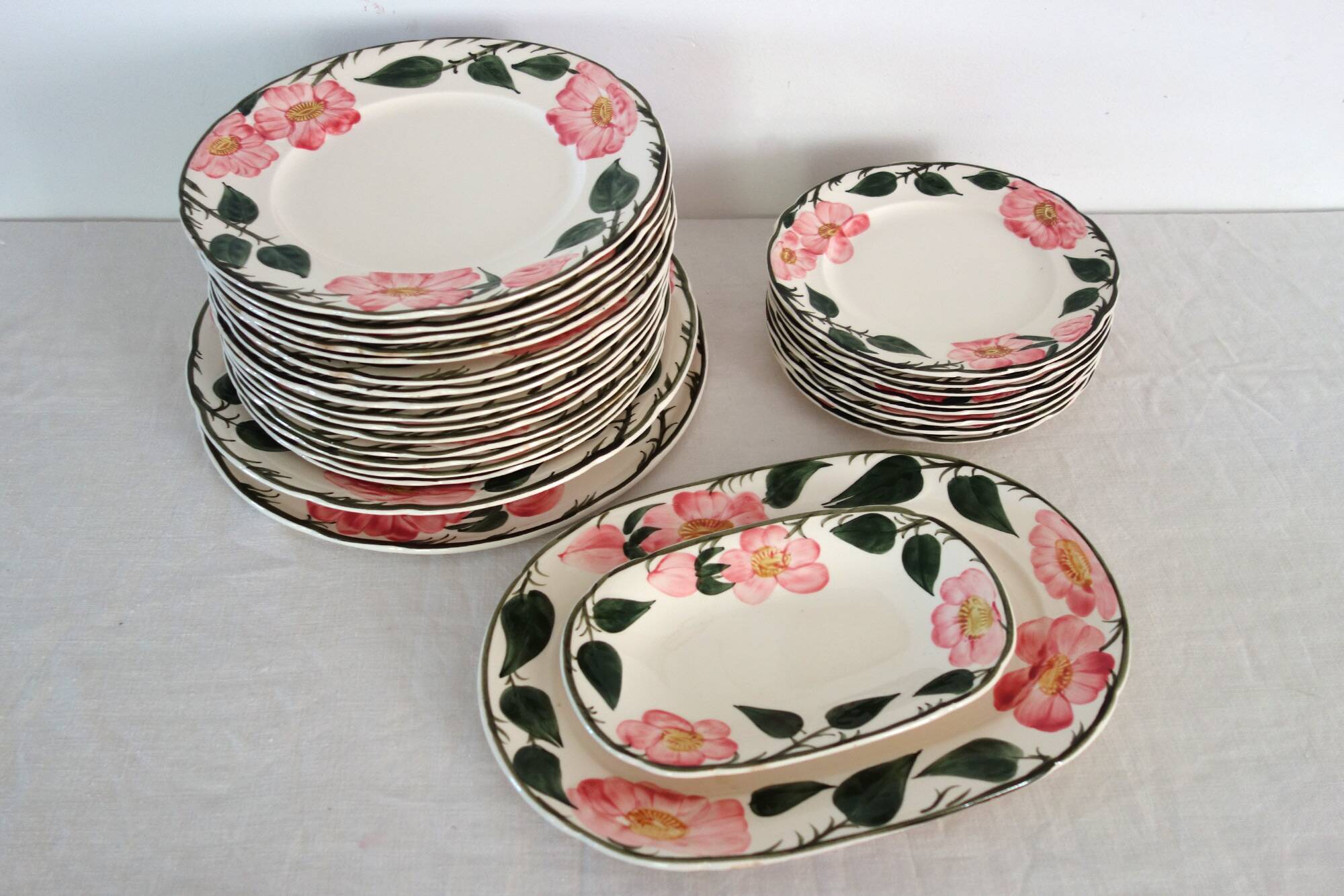 8 assiettes plates Villeroy & Boch "Wild rose", 1970