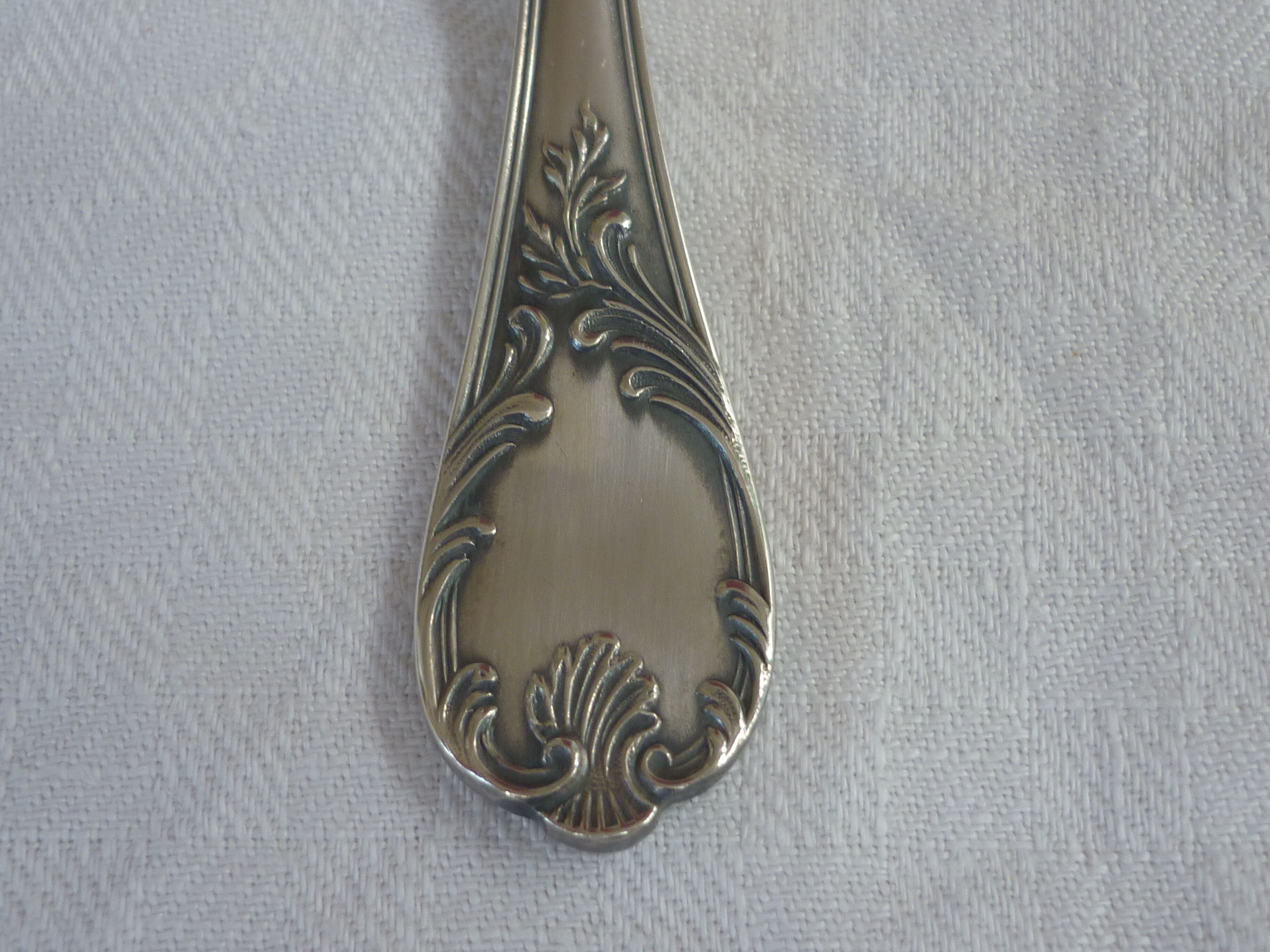Spoonful with silver metal cubes Christofle
