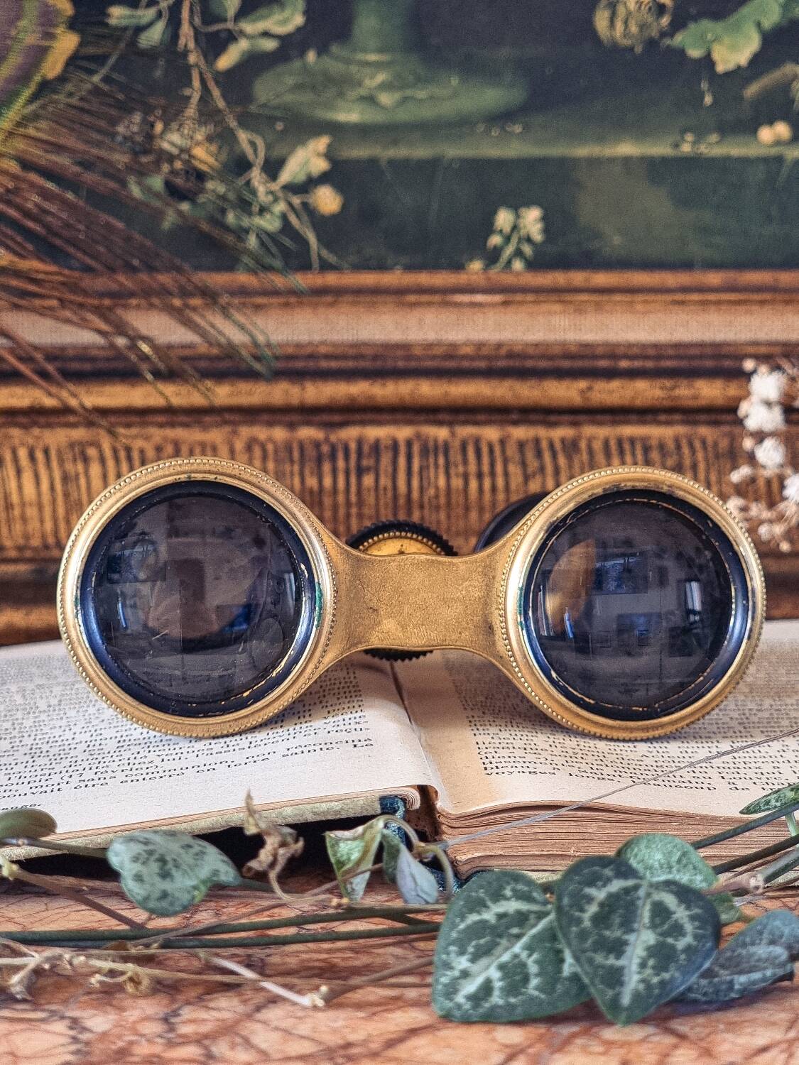 Theater binoculars in mother-of-pearl and brass, 19th century