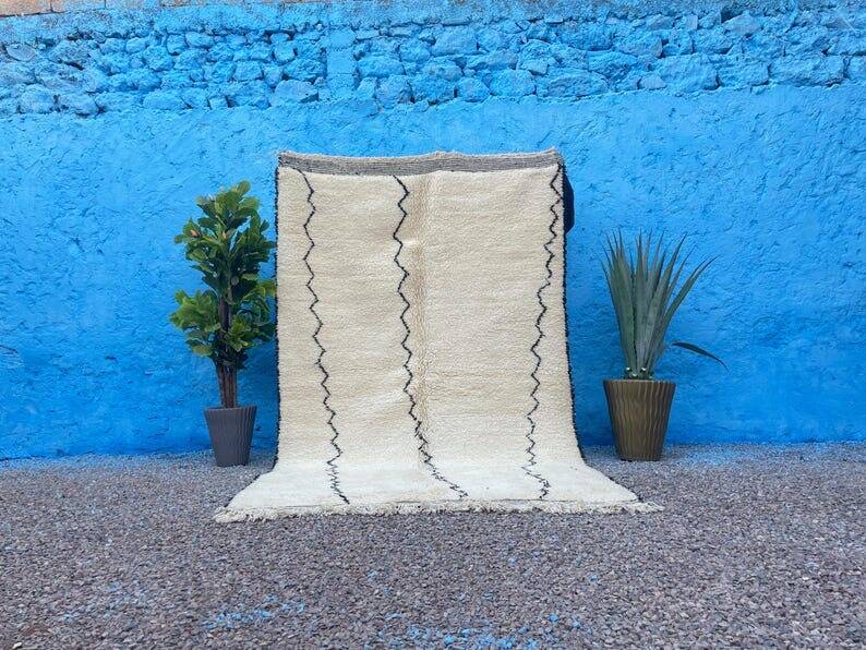 Handmade traditional pure wool rug, size 150/250 cm.