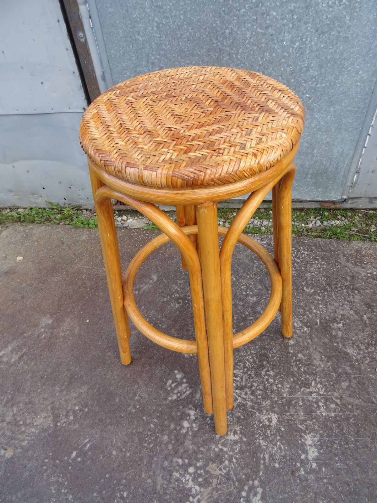 High bar stool in woven rattan