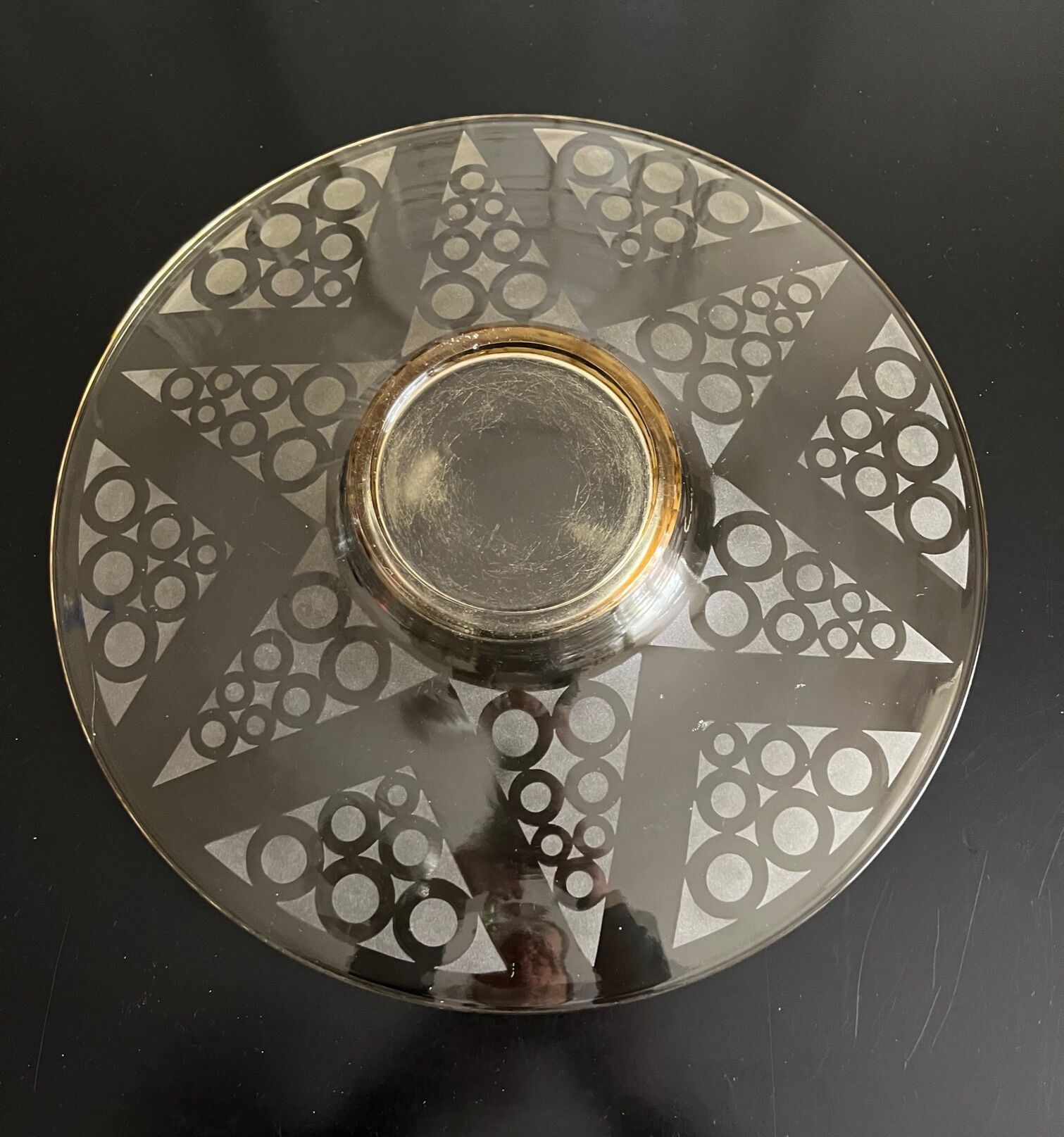 Art Deco cut in engraved glass