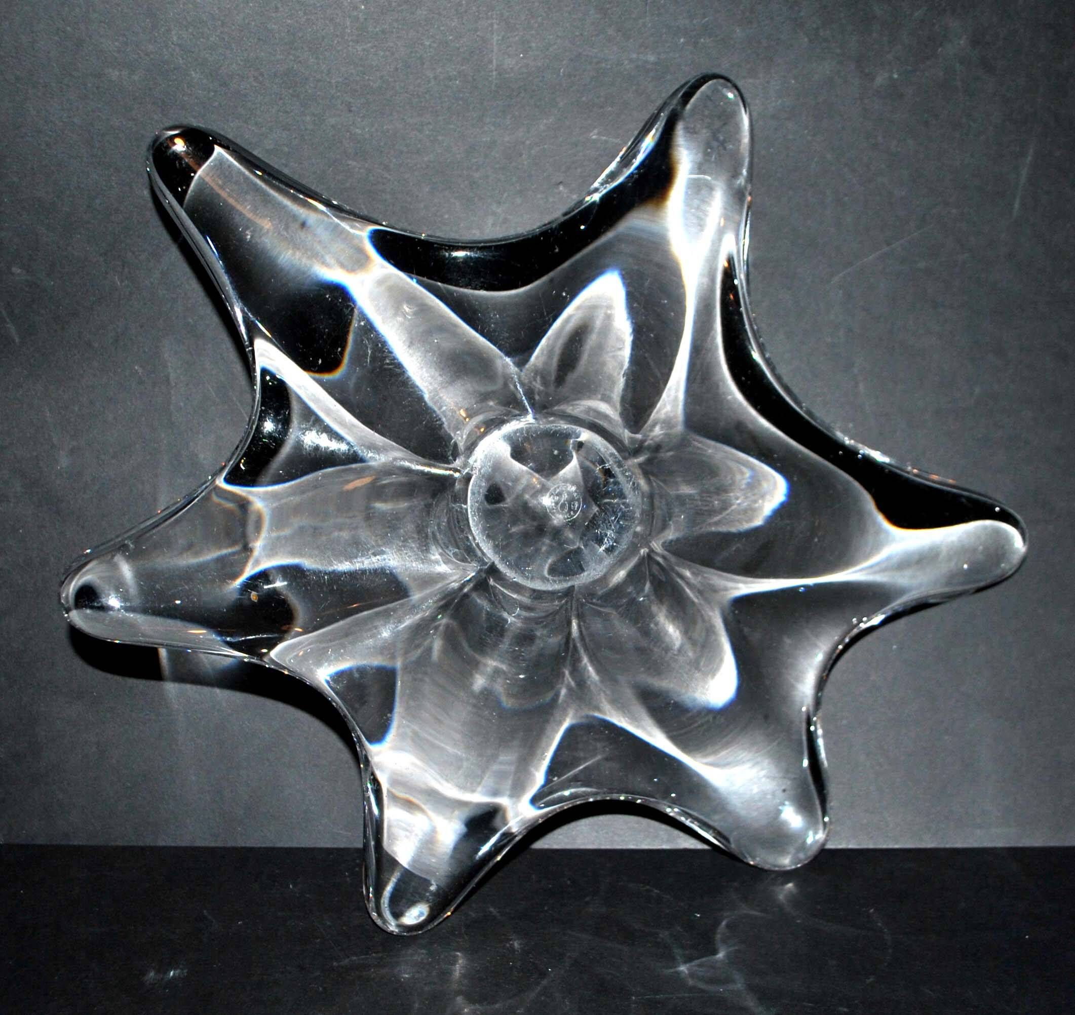 Baccarat splash star pocket bowl in molded crystal design 1950-1960
