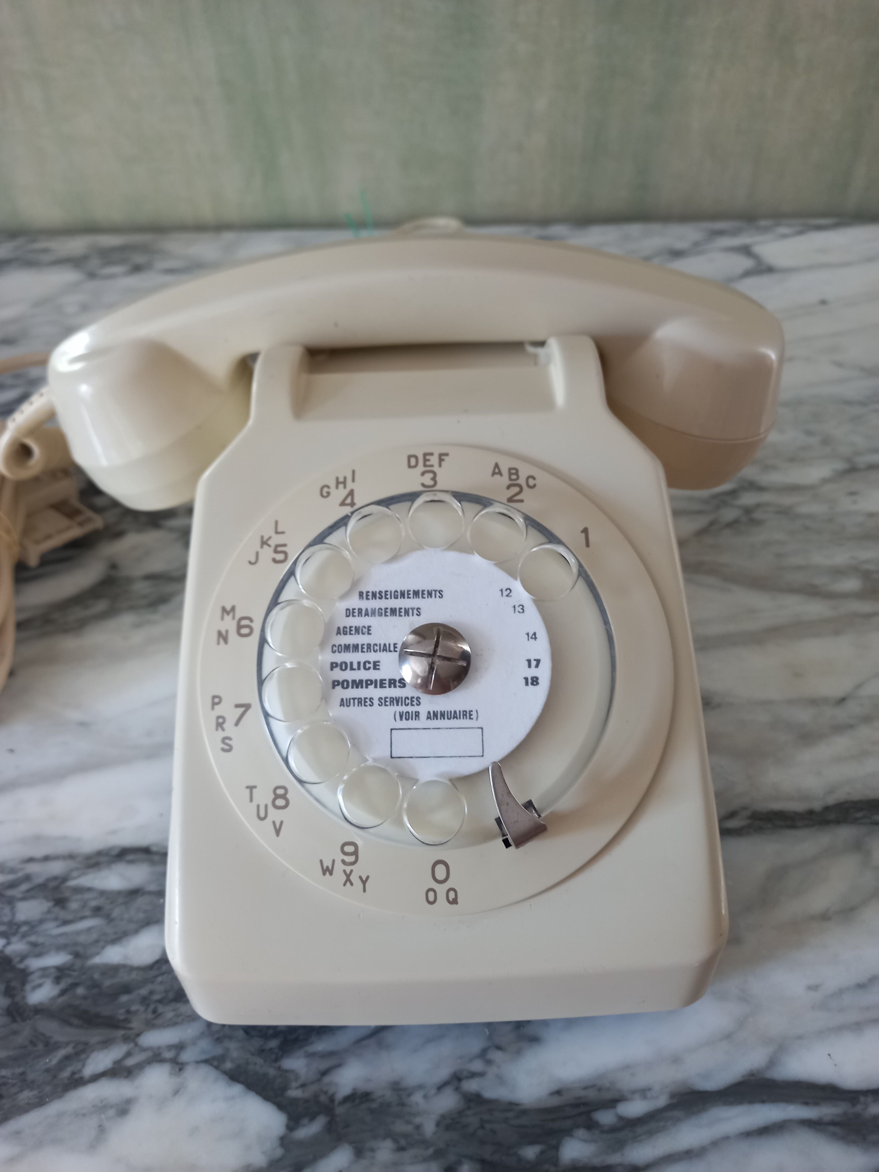 Telephone socotel ivory of the years 82