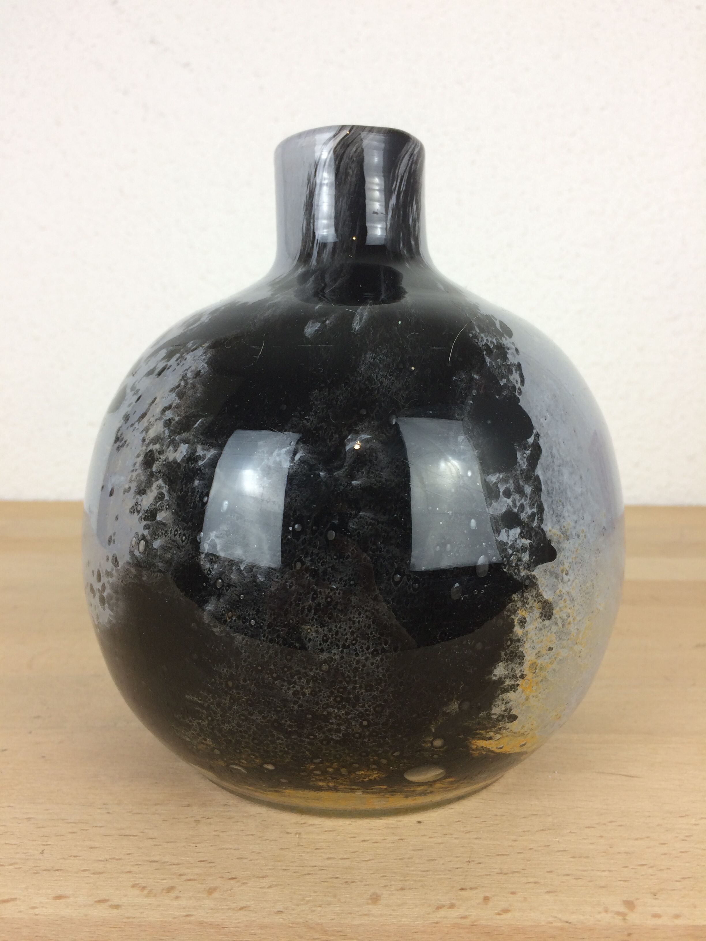 Polychrome ball vase in blown glass