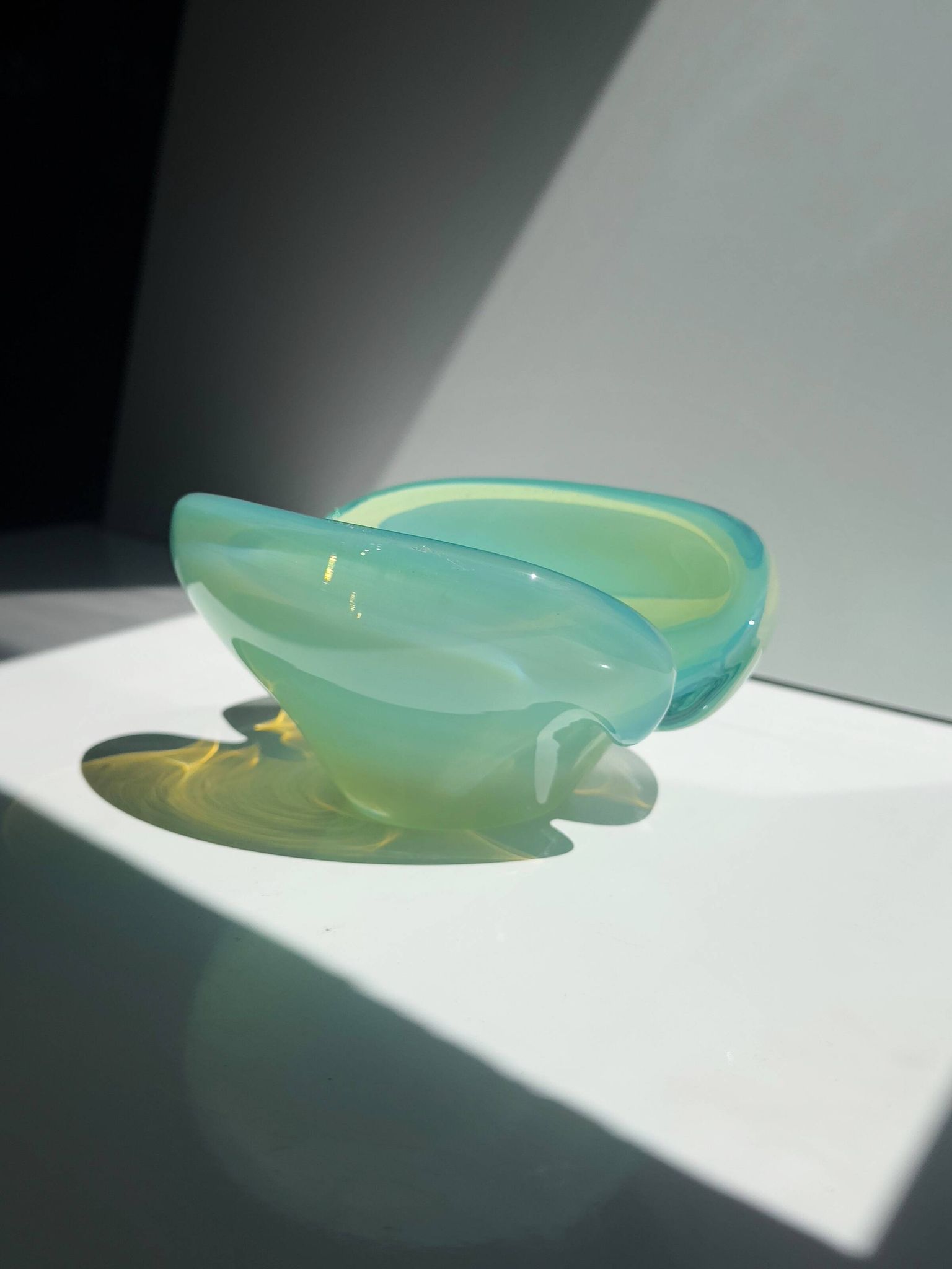 Vintage Murano uranium glass ashtray / vide poche, sommerso glass