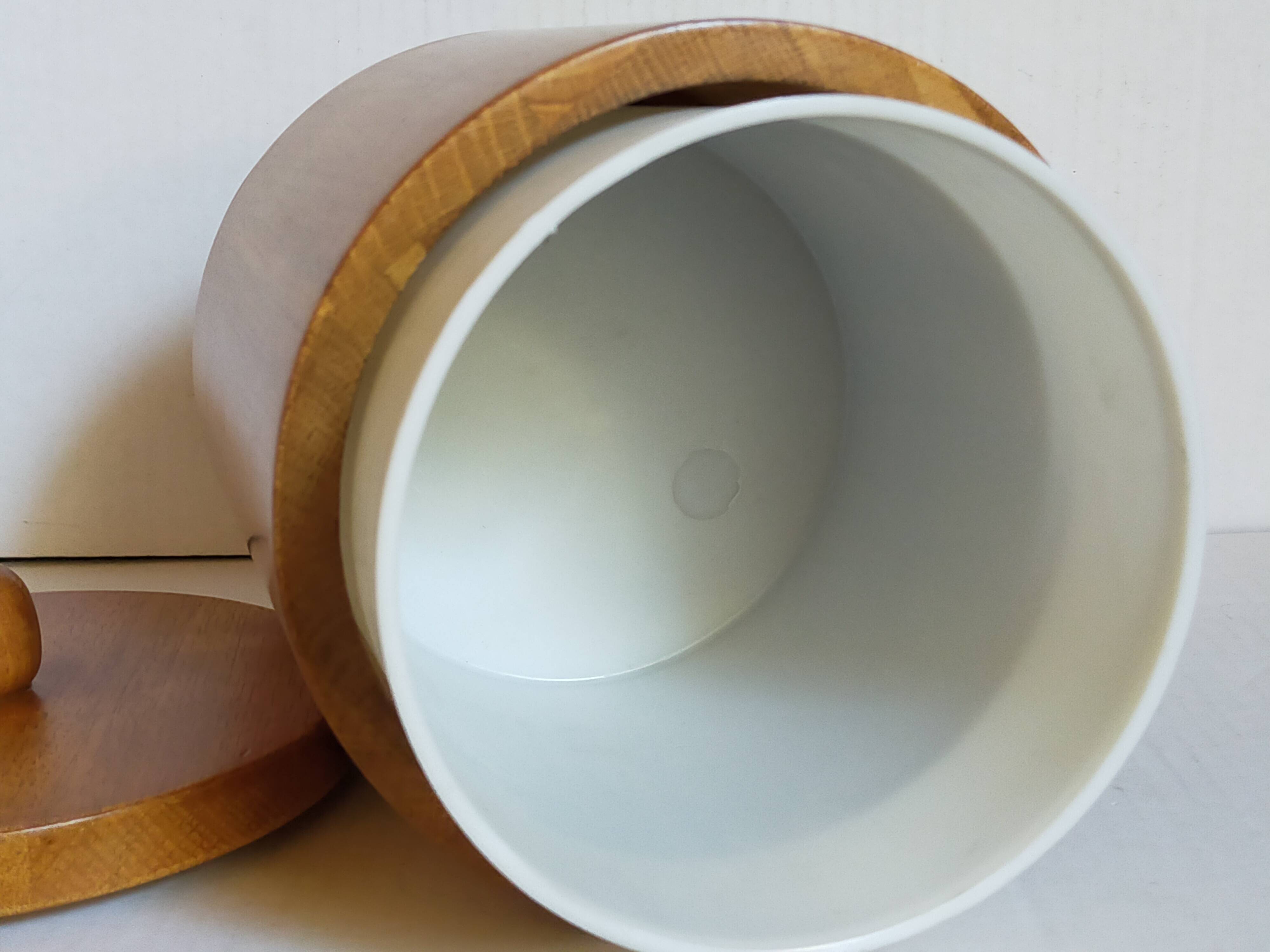 Vintage varnished solid blond wood box