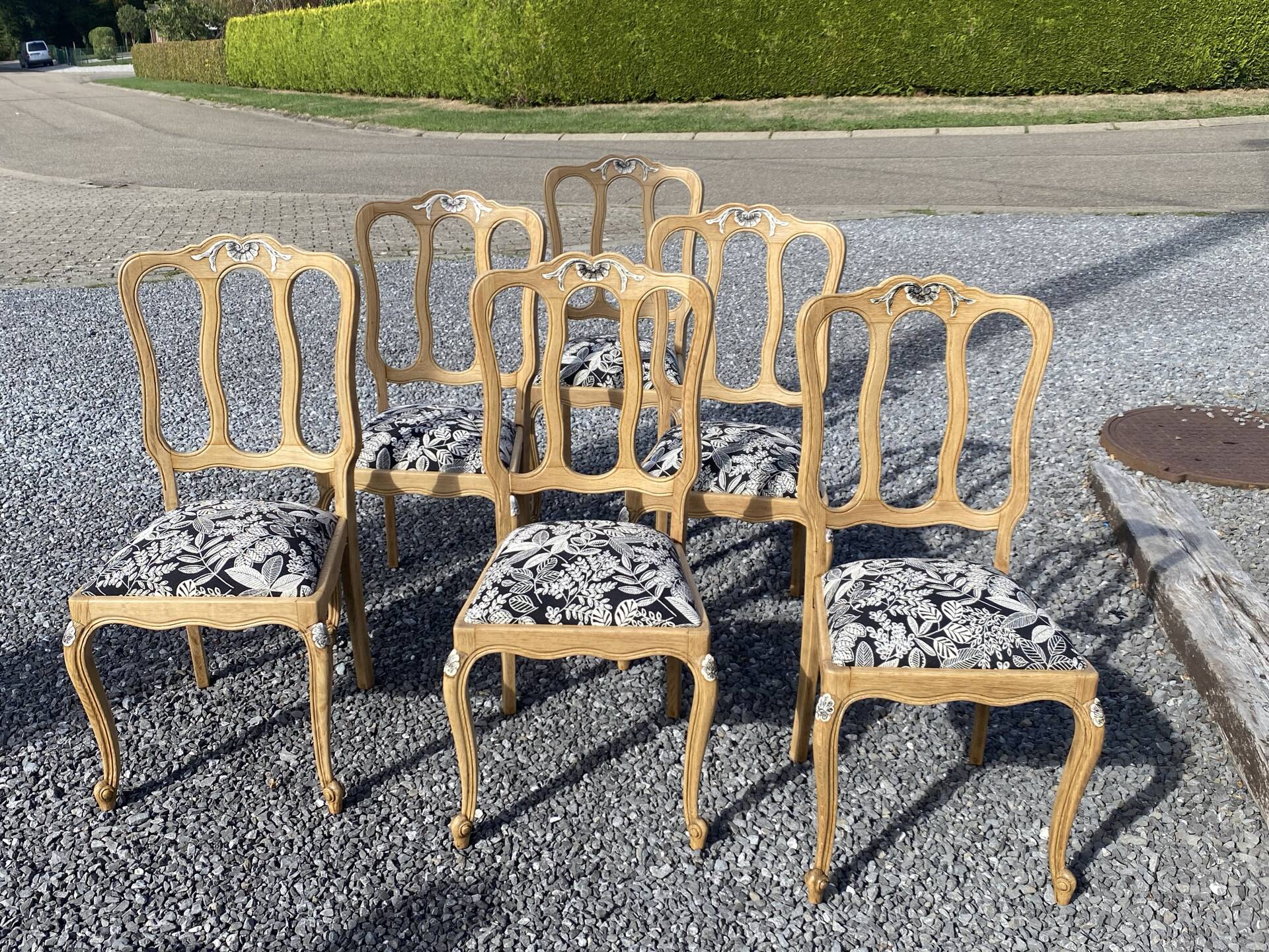 Set of 6 Louis XV style reupholstered chairs – Sandblasted raw wood & t
