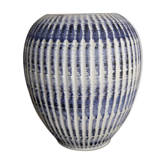 Blue and matte white vase in connects, Germany Bauhaus blue decorated by hand 1950 - 1970