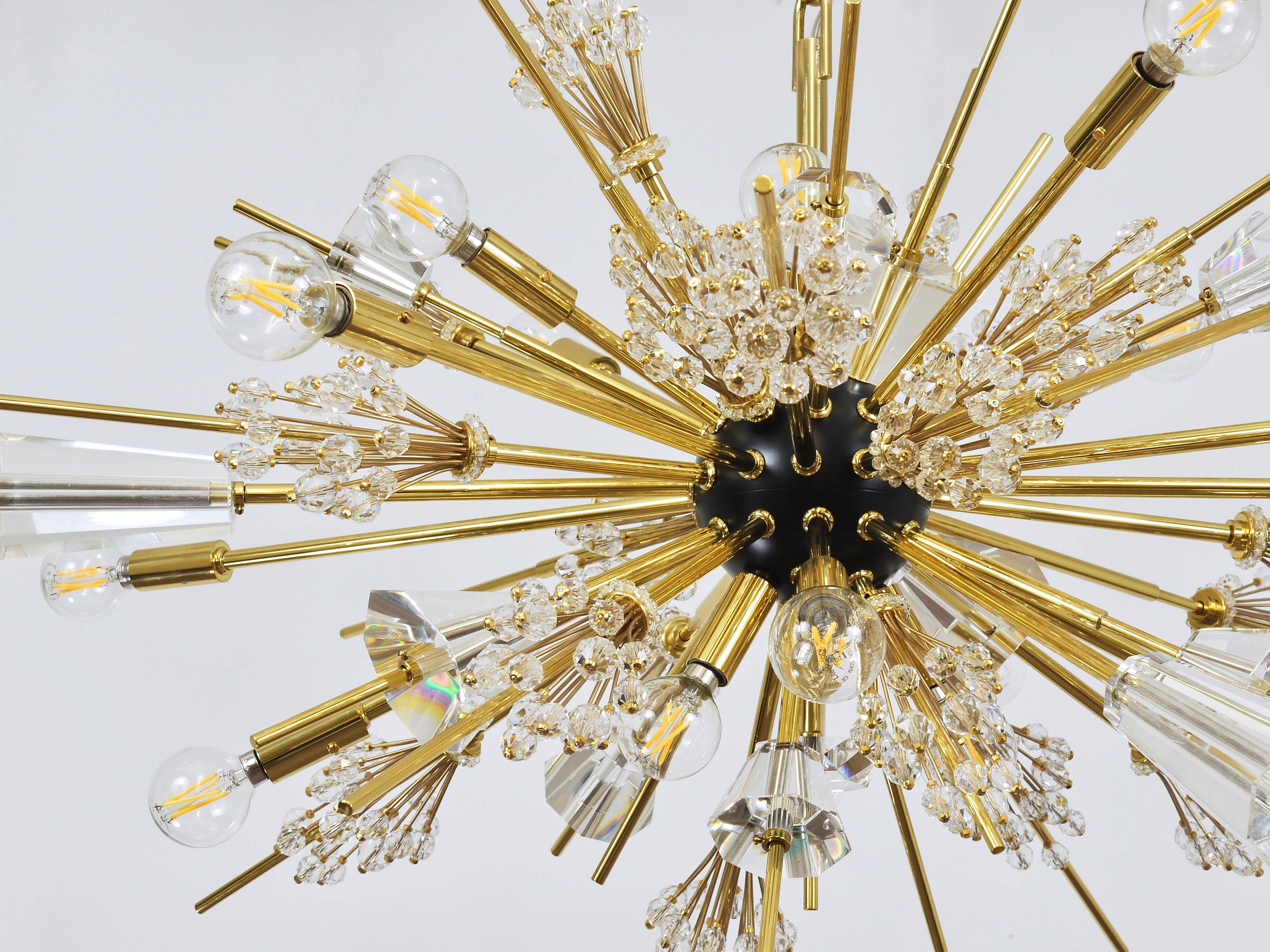 Grand Sputnik chandelier Metropolitan Opera in crystal and brass J.L. Lobmeyr