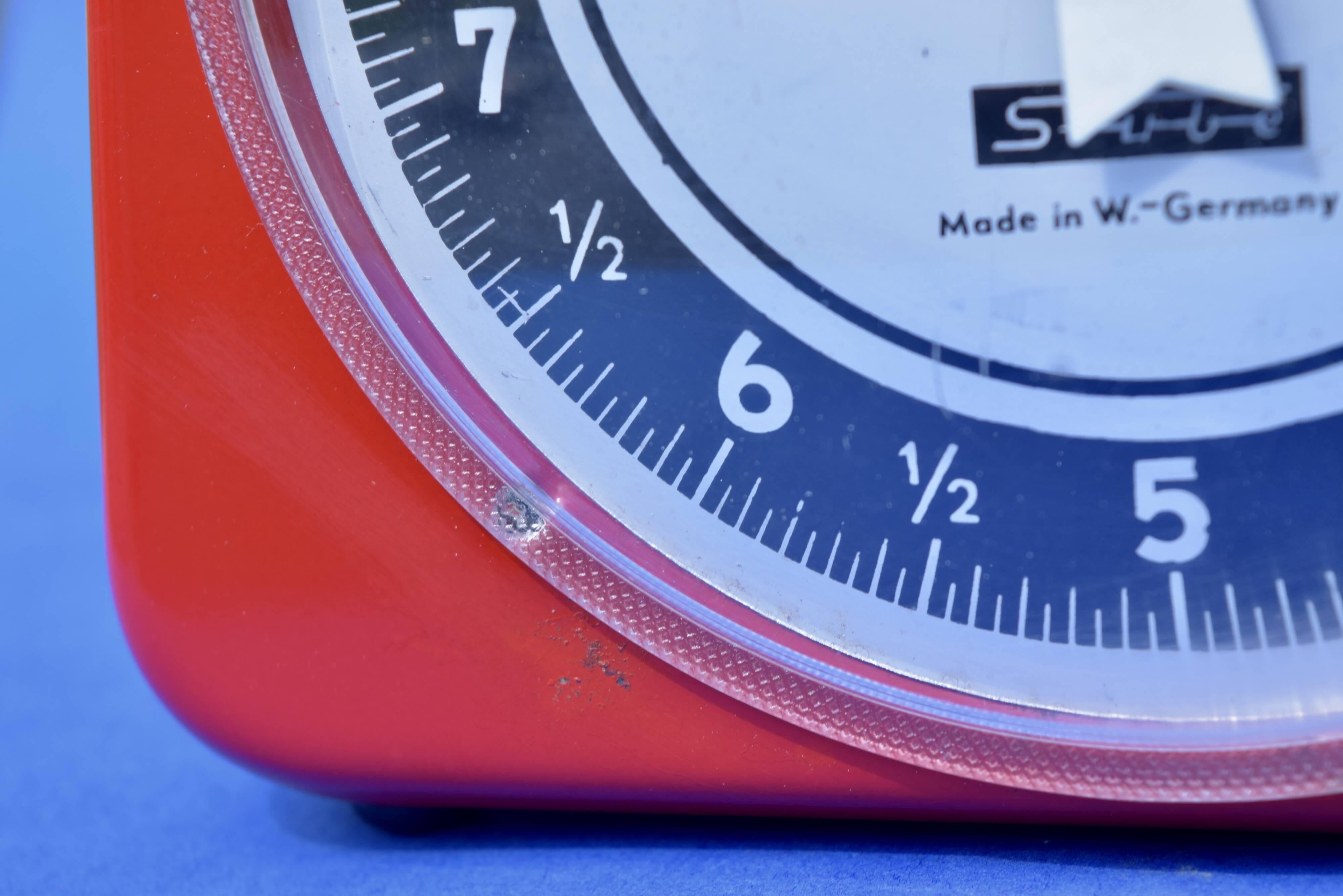 STUBE - Vintage red enameled metal kitchen scale in its original box - Force 10