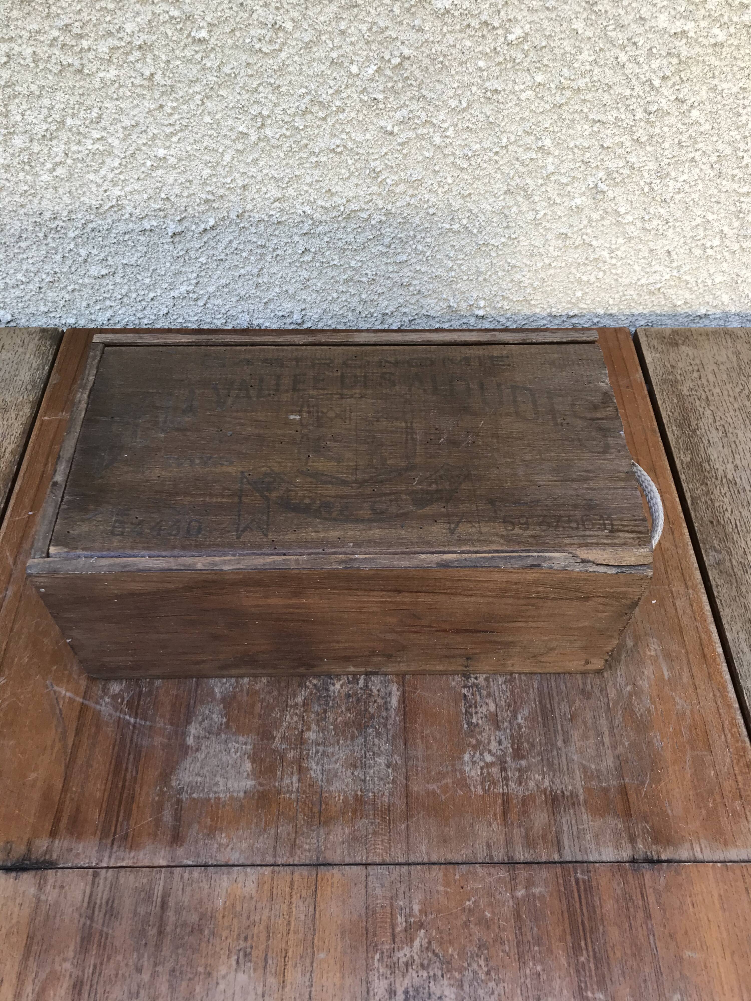 Boite rangement en bois pays basque avec couvercle vintage