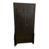 Metal cabinet